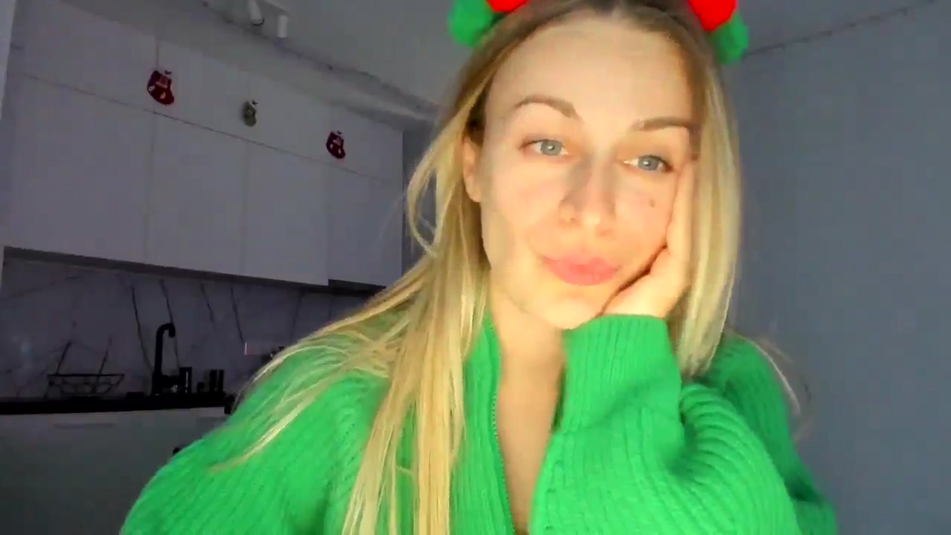 Gallery image thumbnail from regular_girl's myfreecams stream on, 12/29/2024, 13:43 image 10 of 20