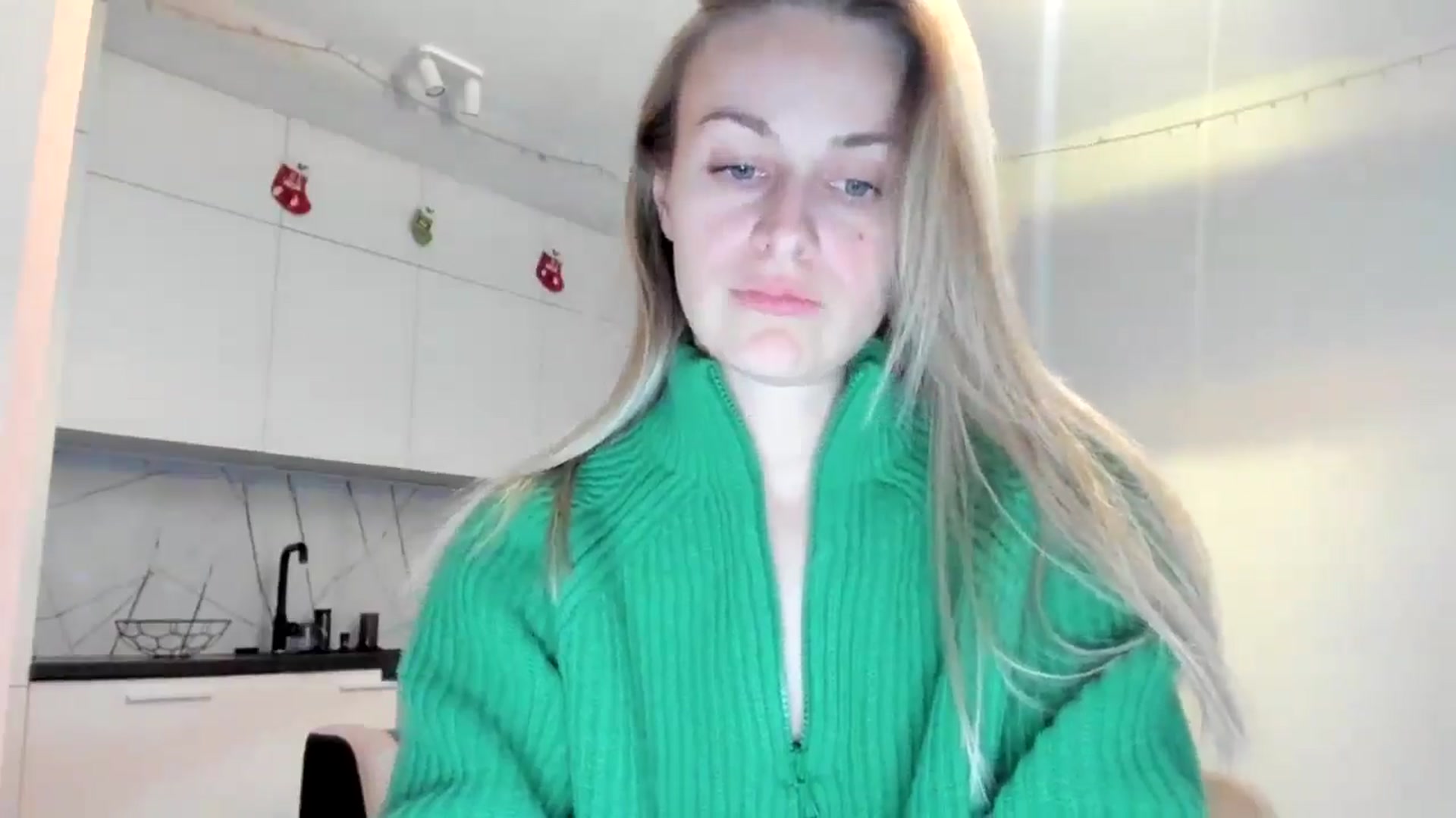 Gallery image thumbnail from regular_girl's myfreecams stream on, 12/29/2024, 13:43 image 12 of 20