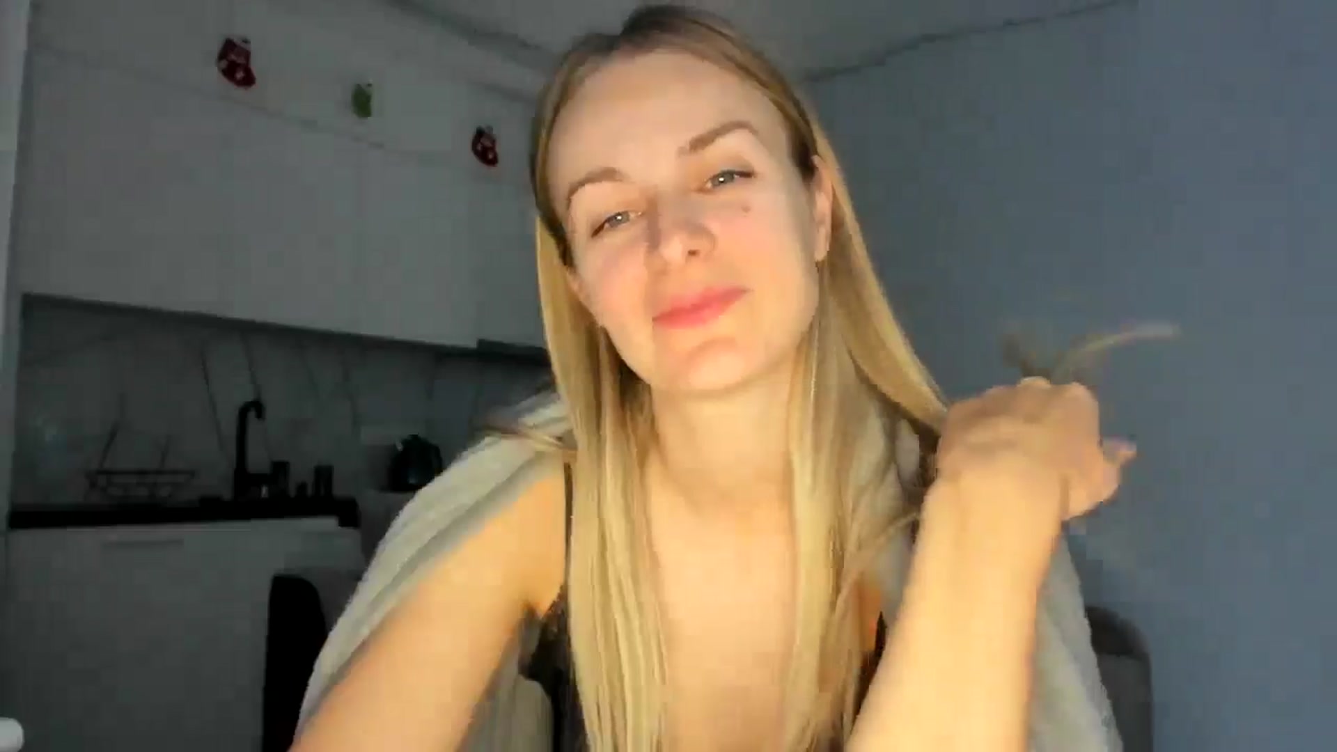 Gallery image thumbnail from regular_girl's myfreecams stream on, 12/29/2024, 13:43 image 5 of 20