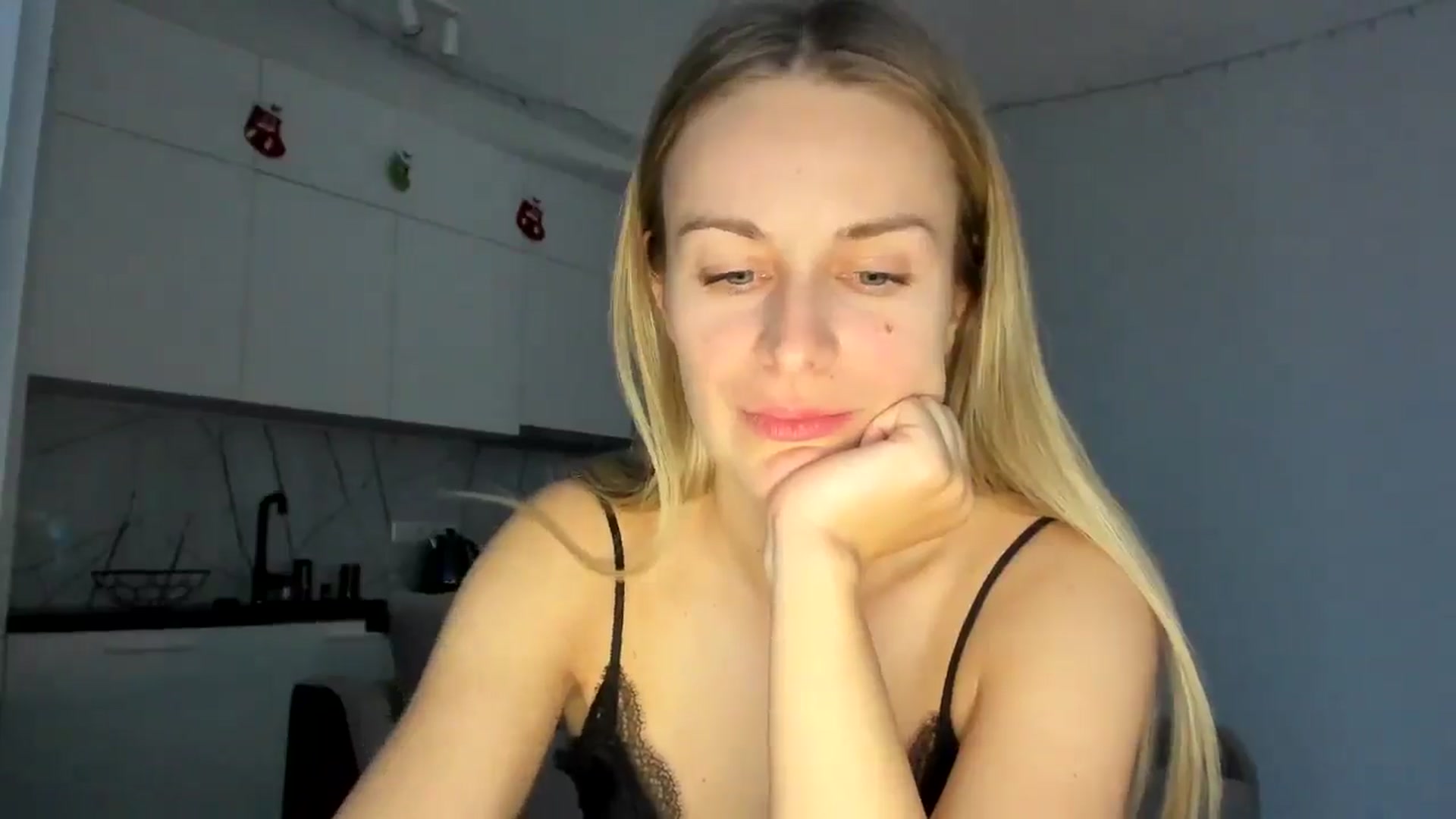 Gallery image thumbnail from regular_girl's myfreecams stream on, 12/29/2024, 13:43 image 7 of 20