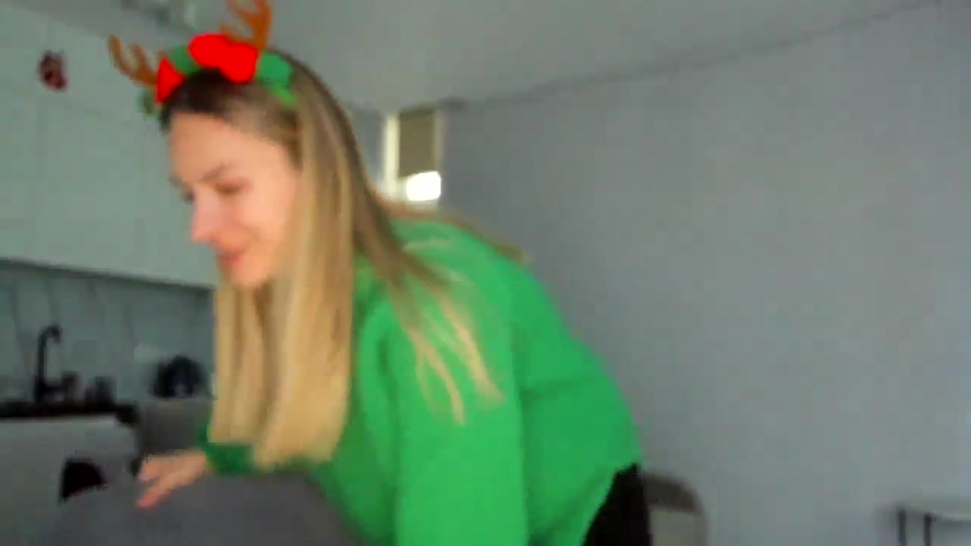 Gallery image thumbnail from regular_girl's myfreecams stream on, 12/29/2024, 13:43 image 9 of 20