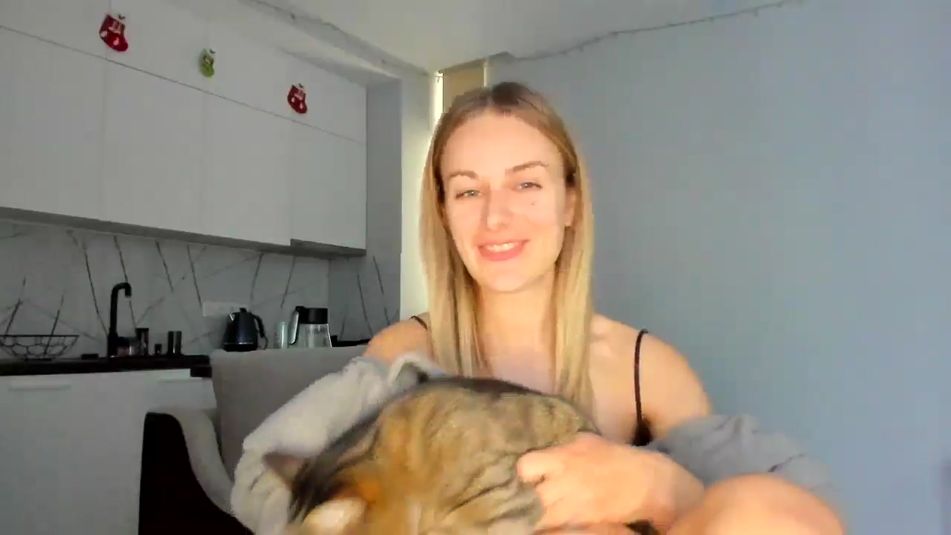 Gallery image thumbnail from regular_girl's myfreecams stream on, 12/29/2024, 13:43 image 3 of 20