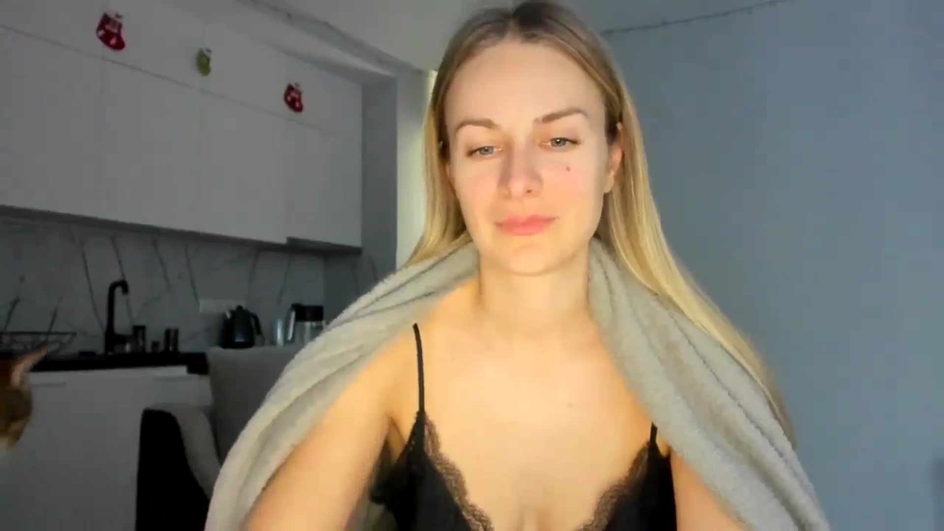 Gallery image thumbnail from regular_girl's myfreecams stream on, 12/29/2024, 13:43 image 4 of 20