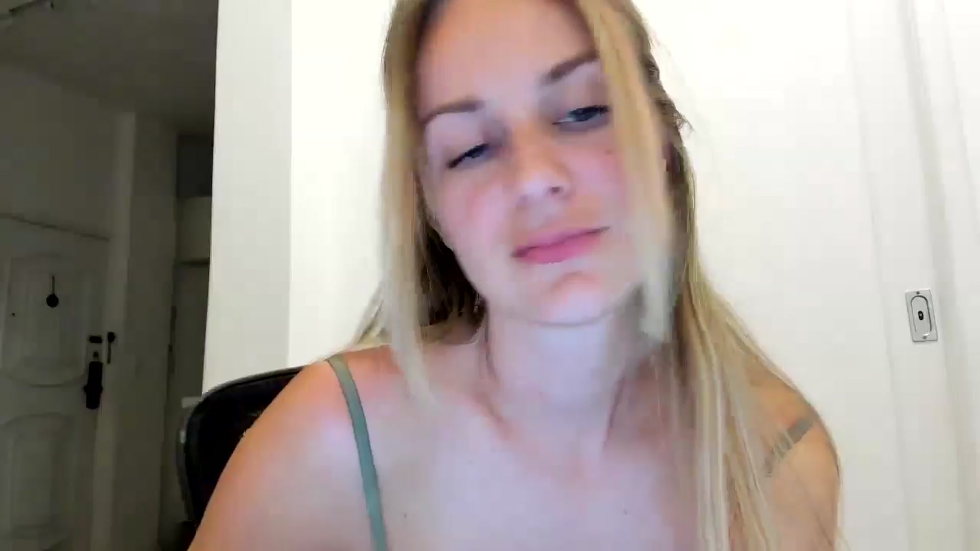 Gallery image thumbnail from regular_girl's myfreecams stream on, 02/14/2025, 21:48 image 9 of 20