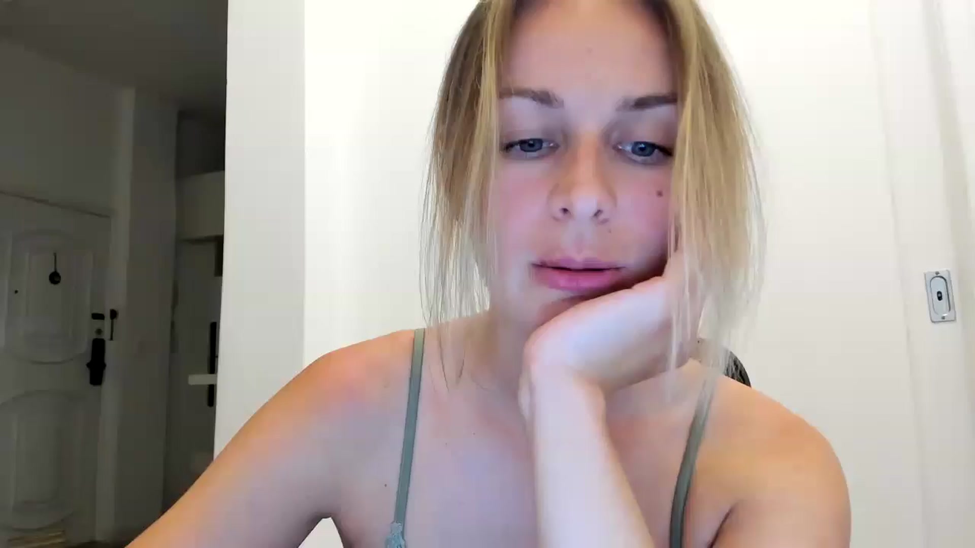 Gallery image thumbnail from regular_girl's myfreecams stream on, 02/14/2025, 21:48 image 1 of 20