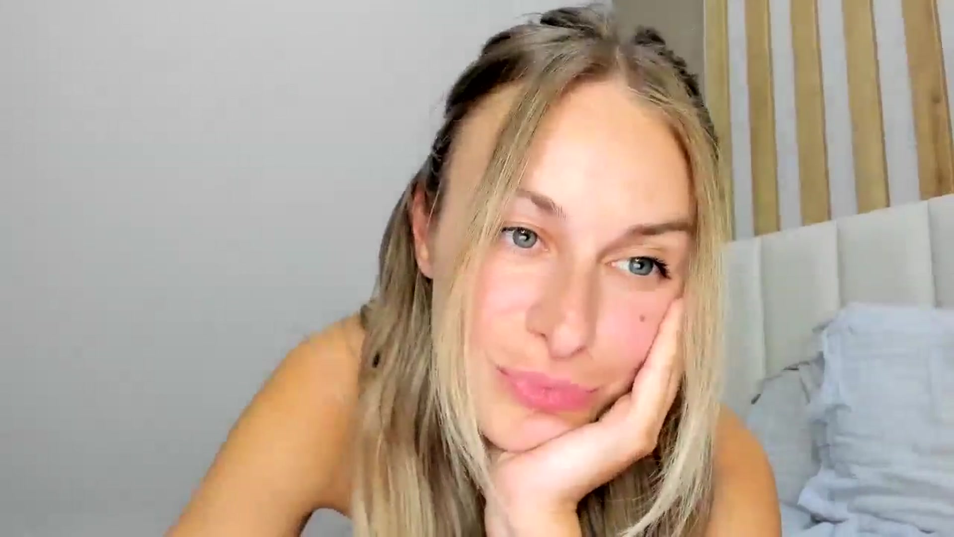 Gallery image thumbnail from regular_girl's myfreecams stream on, 03/07/2025, 18:35 image 7 of 20