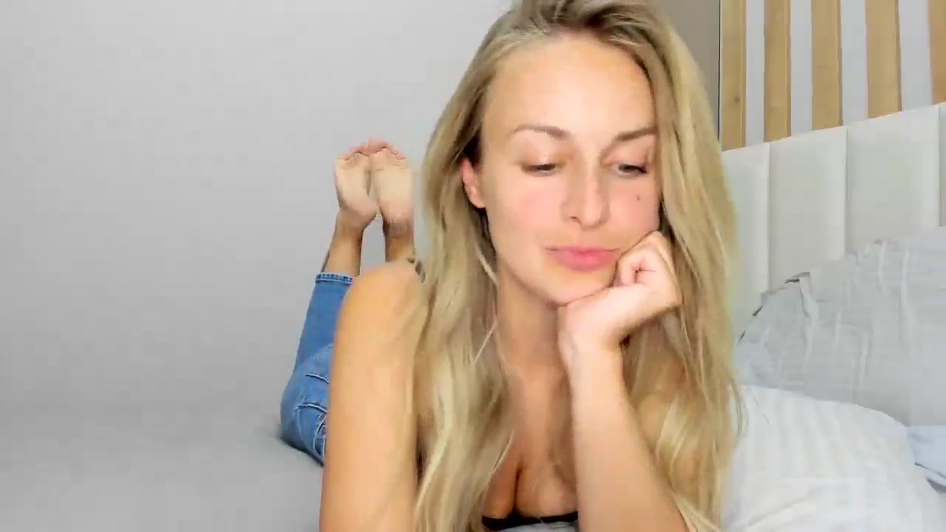 Gallery image thumbnail from regular_girl's myfreecams stream on, 03/07/2025, 18:35 image 4 of 20