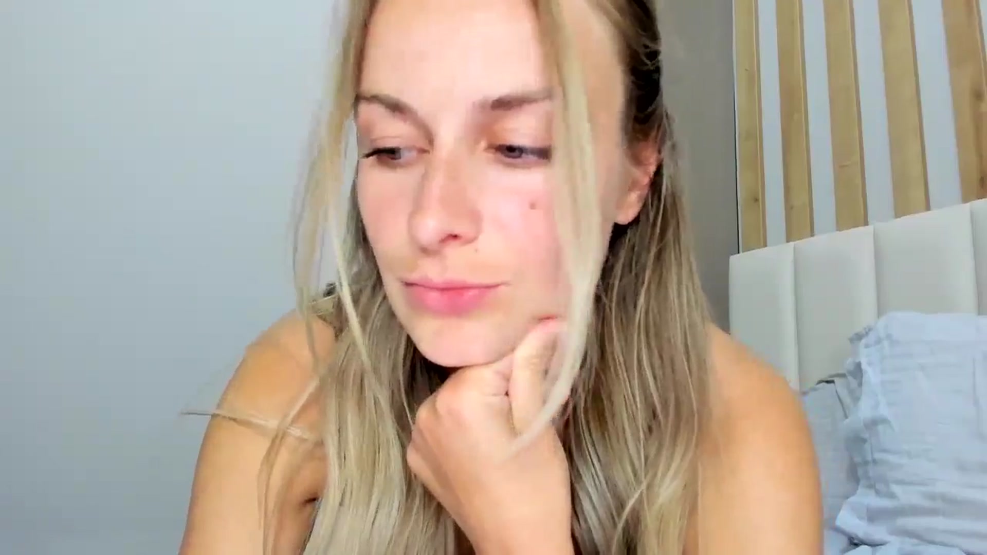 Gallery image thumbnail from regular_girl's myfreecams stream on, 03/07/2025, 18:35 image 6 of 20