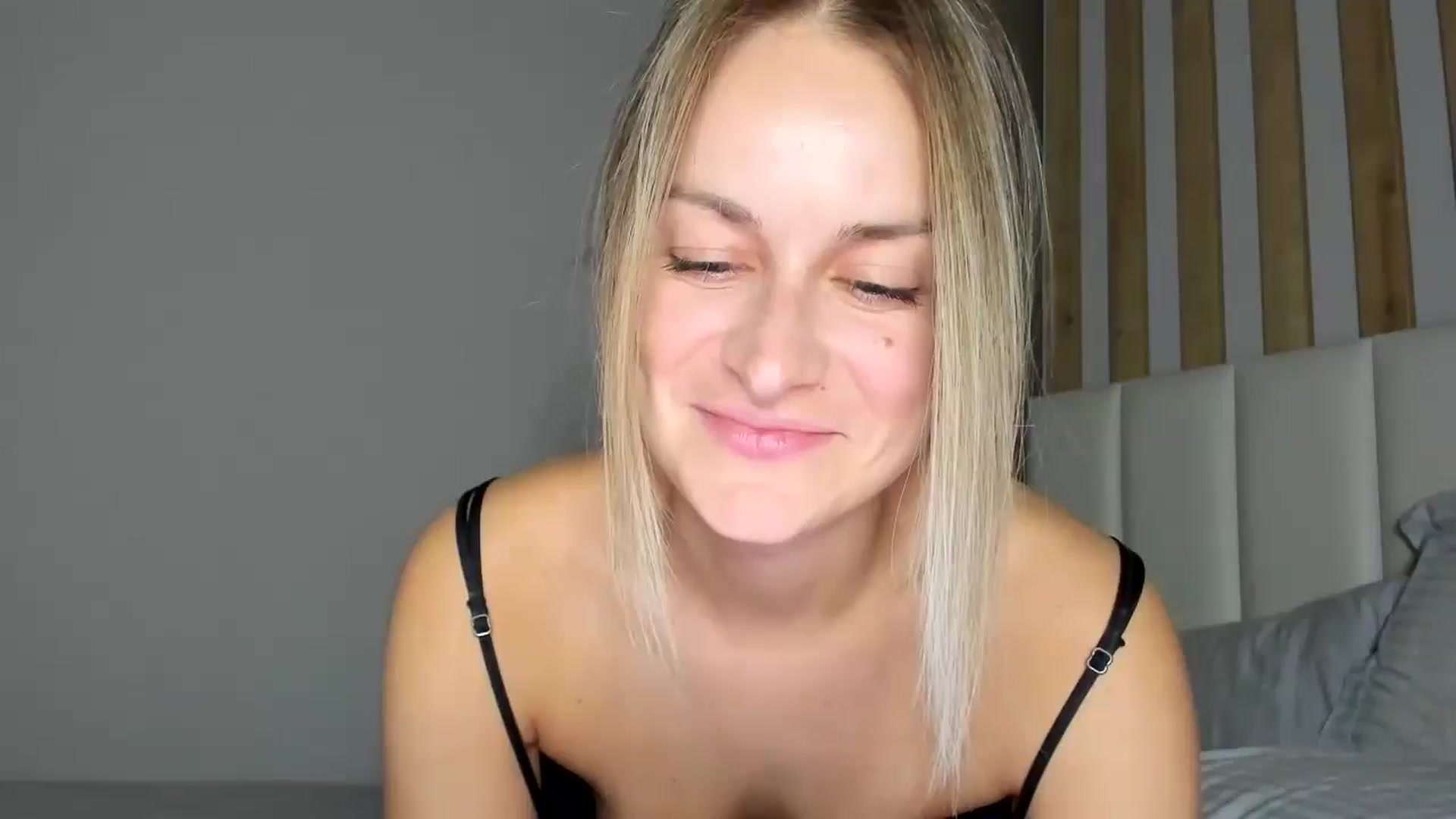 Gallery image thumbnail from regular_girl's myfreecams stream on, 03/21/2025, 21:06 image 3 of 20