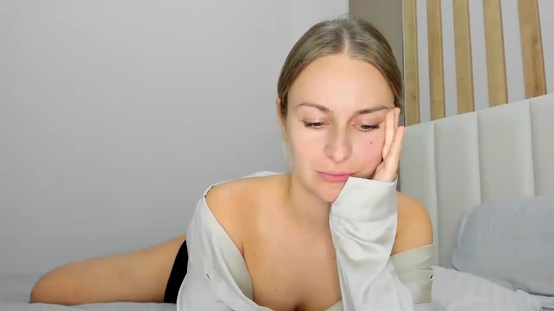 Gallery image thumbnail from regular_girl's myfreecams stream on, 04/12/2025, 17:30 image 6 of 20