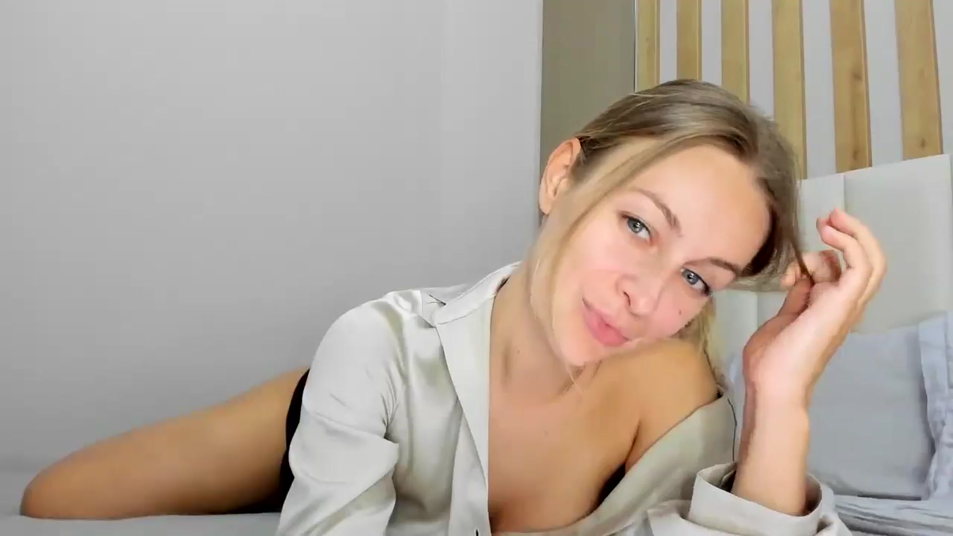Gallery image thumbnail from regular_girl's myfreecams stream on, 04/12/2025, 17:30 image 16 of 20