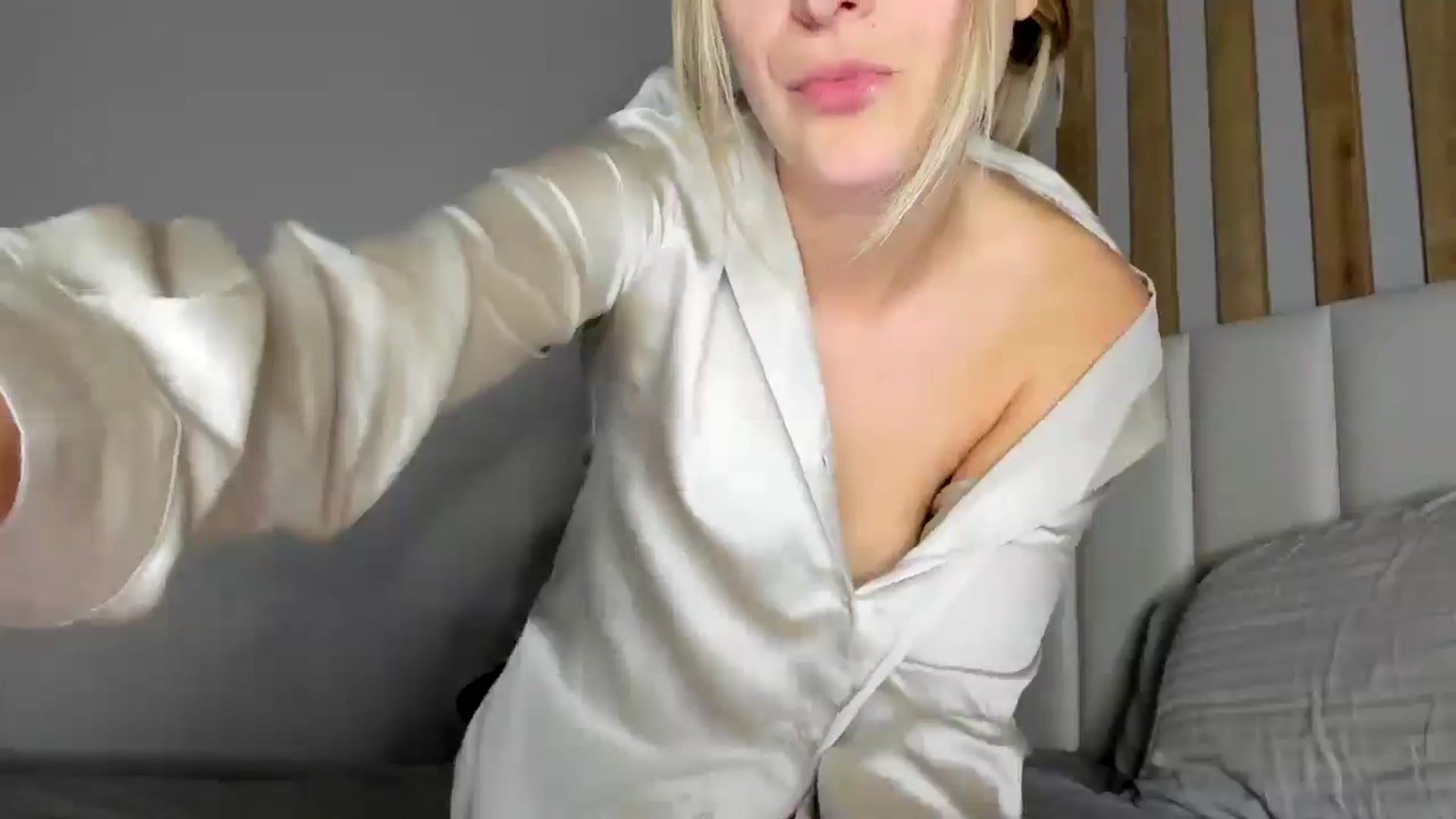 Gallery image thumbnail from regular_girl's myfreecams stream on, 04/12/2025, 17:47 image 13 of 20
