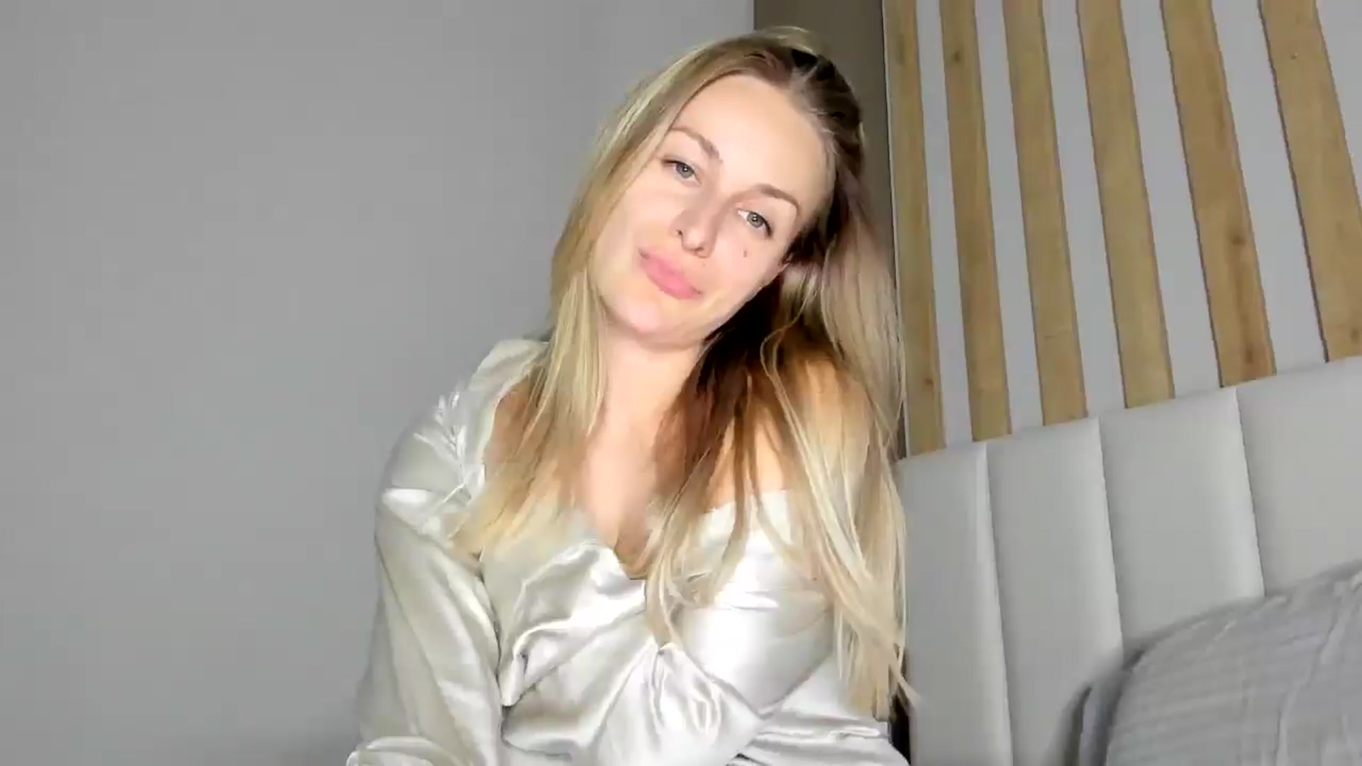 Gallery image thumbnail from regular_girl's myfreecams stream on, 04/12/2025, 17:47 image 19 of 20