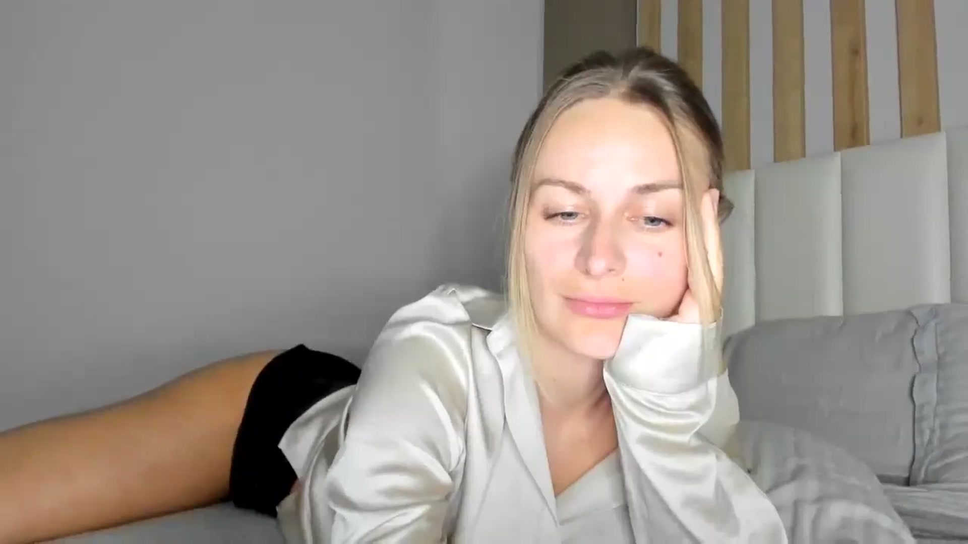 Gallery image thumbnail from regular_girl's myfreecams stream on, 04/12/2025, 19:01 image 16 of 20