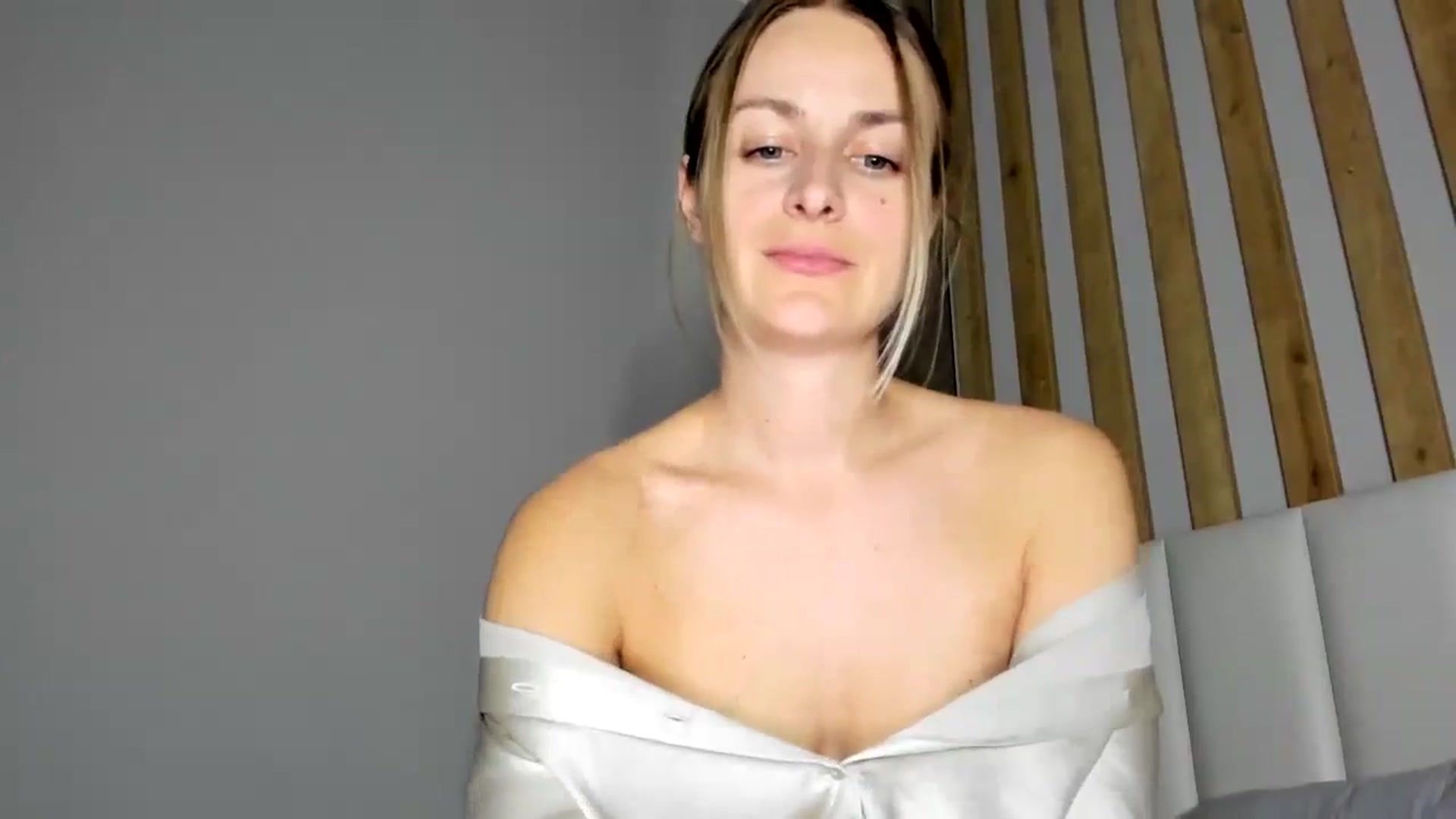 Gallery image thumbnail from regular_girl's myfreecams stream on, 04/12/2025, 19:56 image 2 of 20