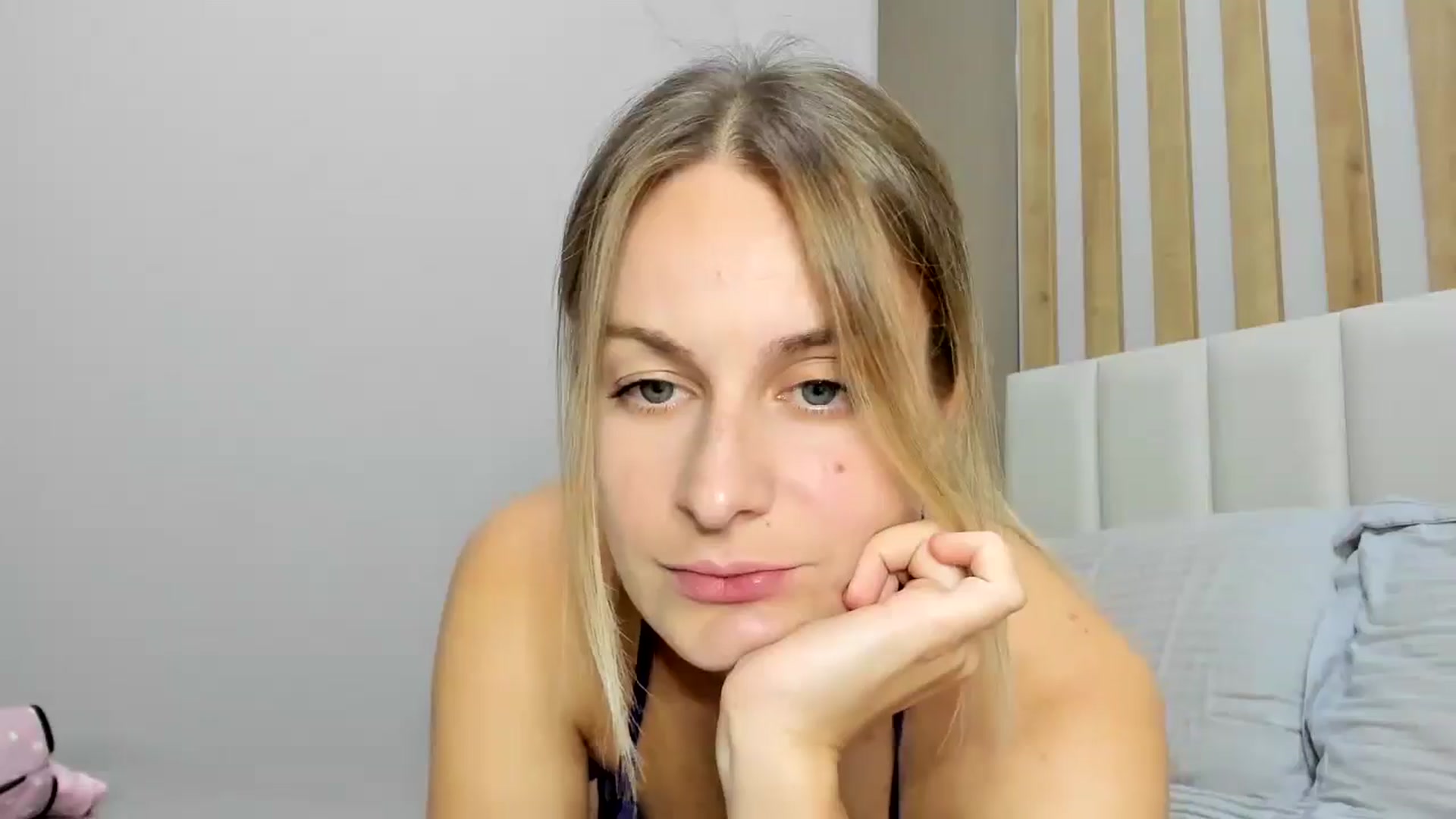 Gallery image thumbnail from regular_girl's myfreecams stream on, 04/17/2025, 17:53 image 19 of 20