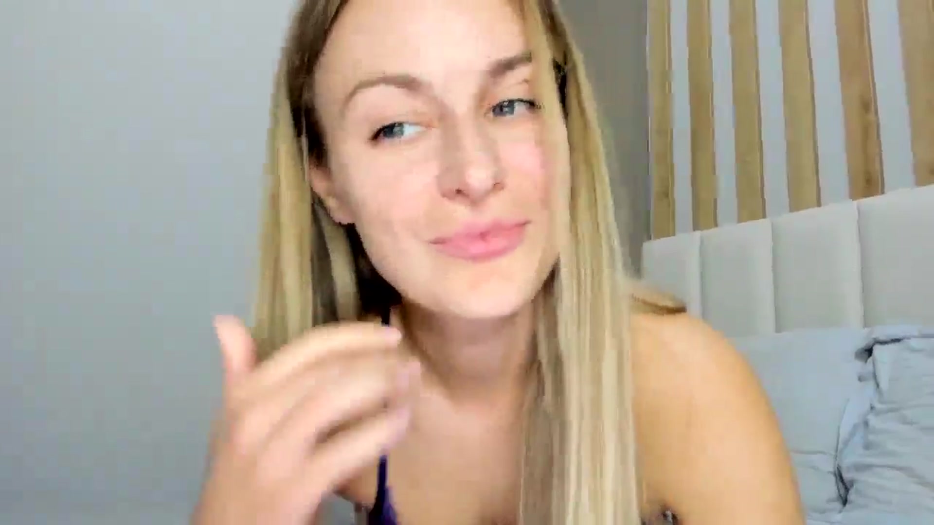 Gallery image thumbnail from regular_girl's myfreecams stream on, 04/17/2025, 17:53 image 16 of 20