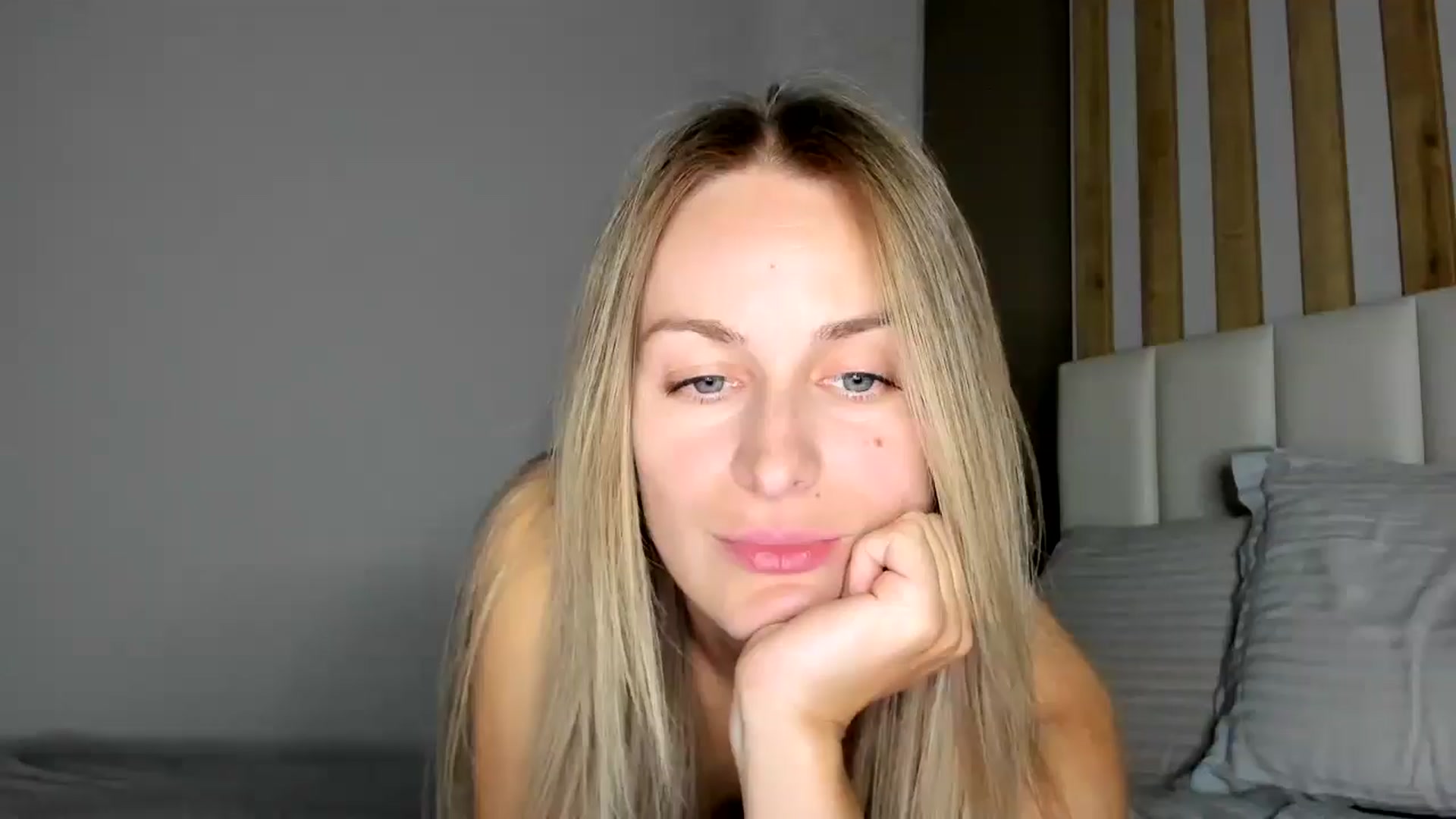 Gallery image thumbnail from regular_girl's myfreecams stream on, 04/17/2025, 19:41 image 2 of 20