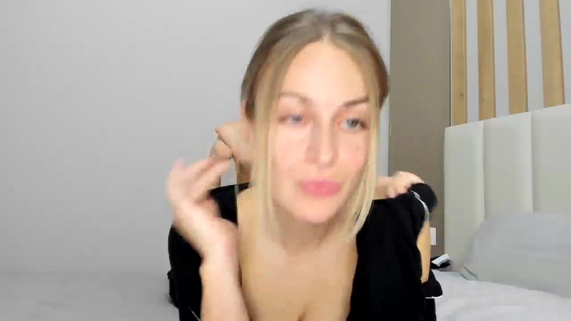 Gallery image thumbnail from regular_girl's myfreecams stream on, 04/28/2025, 17:44 image 10 of 20
