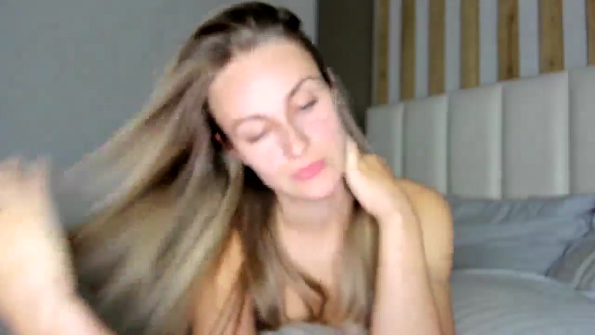 Gallery image thumbnail from regular_girl's myfreecams stream on, 04/28/2025, 18:28 image 9 of 20
