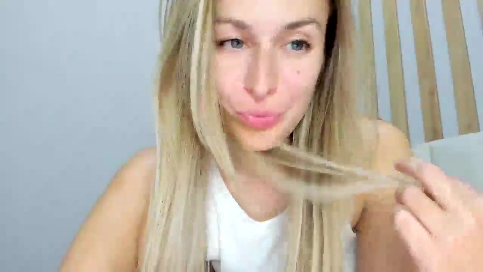 Gallery image thumbnail from regular_girl's myfreecams stream on, 05/03/2025, 18:12 image 17 of 20