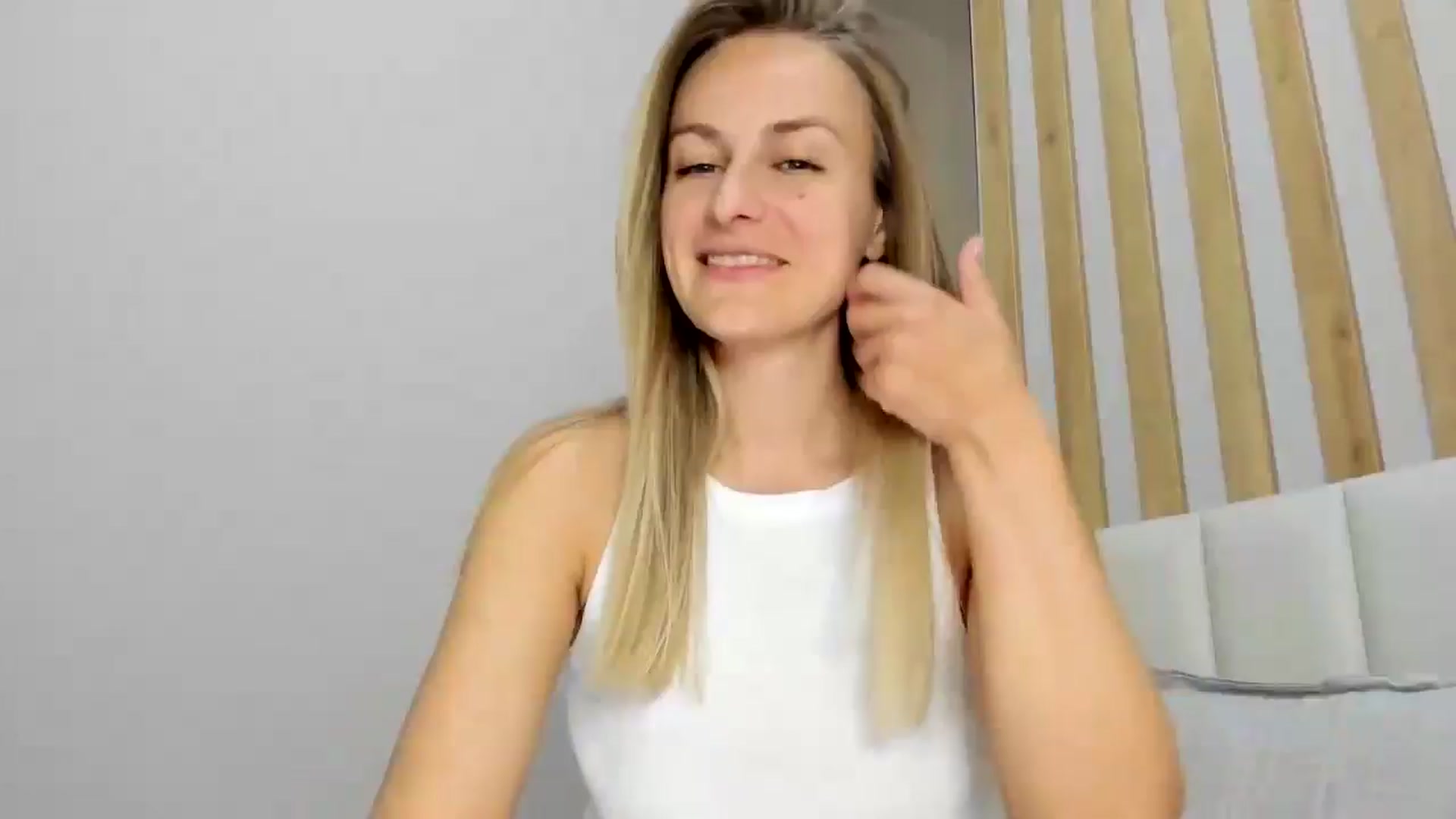 Gallery image thumbnail from regular_girl's myfreecams stream on, 05/03/2025, 18:12 image 11 of 20
