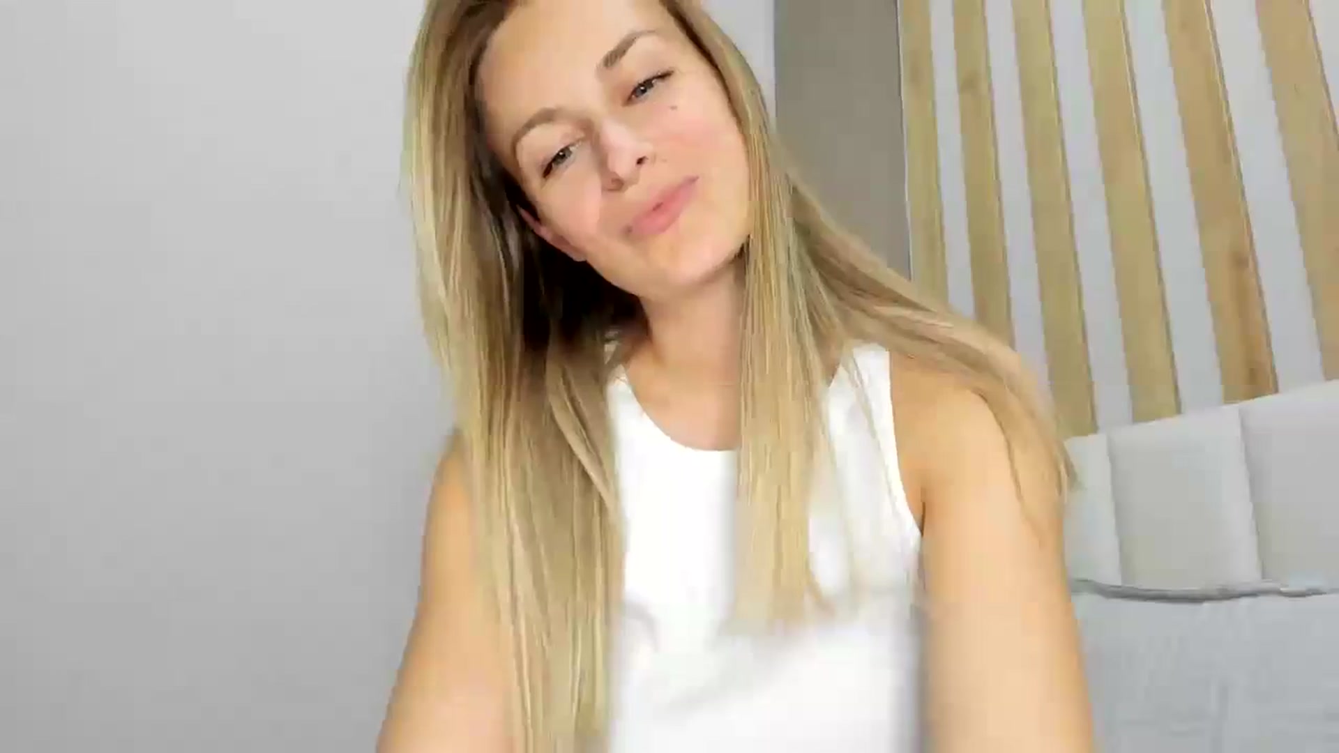 Gallery image thumbnail from regular_girl's myfreecams stream on, 05/03/2025, 18:12 image 12 of 20