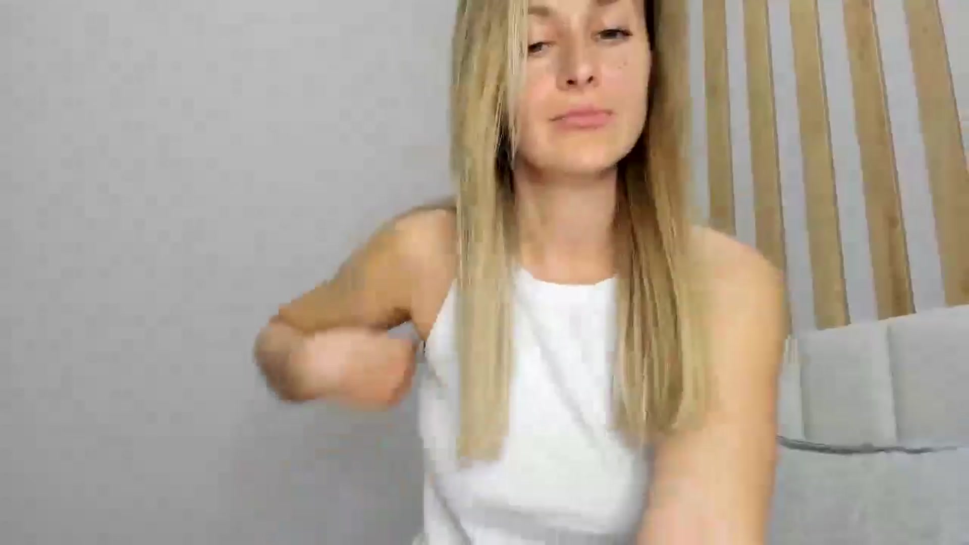 Gallery image thumbnail from regular_girl's myfreecams stream on, 05/03/2025, 18:12 image 13 of 20