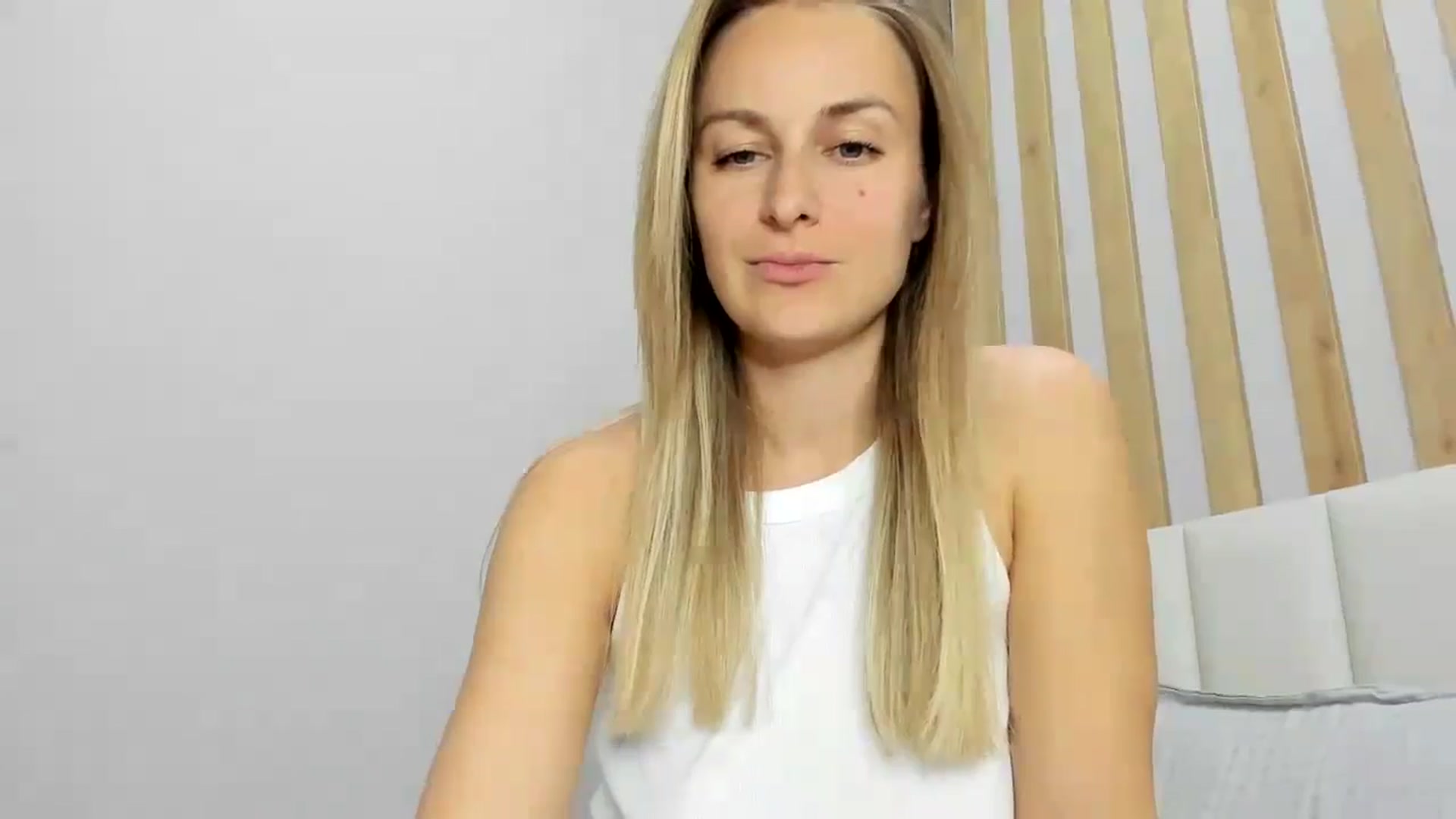 Gallery image thumbnail from regular_girl's myfreecams stream on, 05/03/2025, 18:12 image 14 of 20