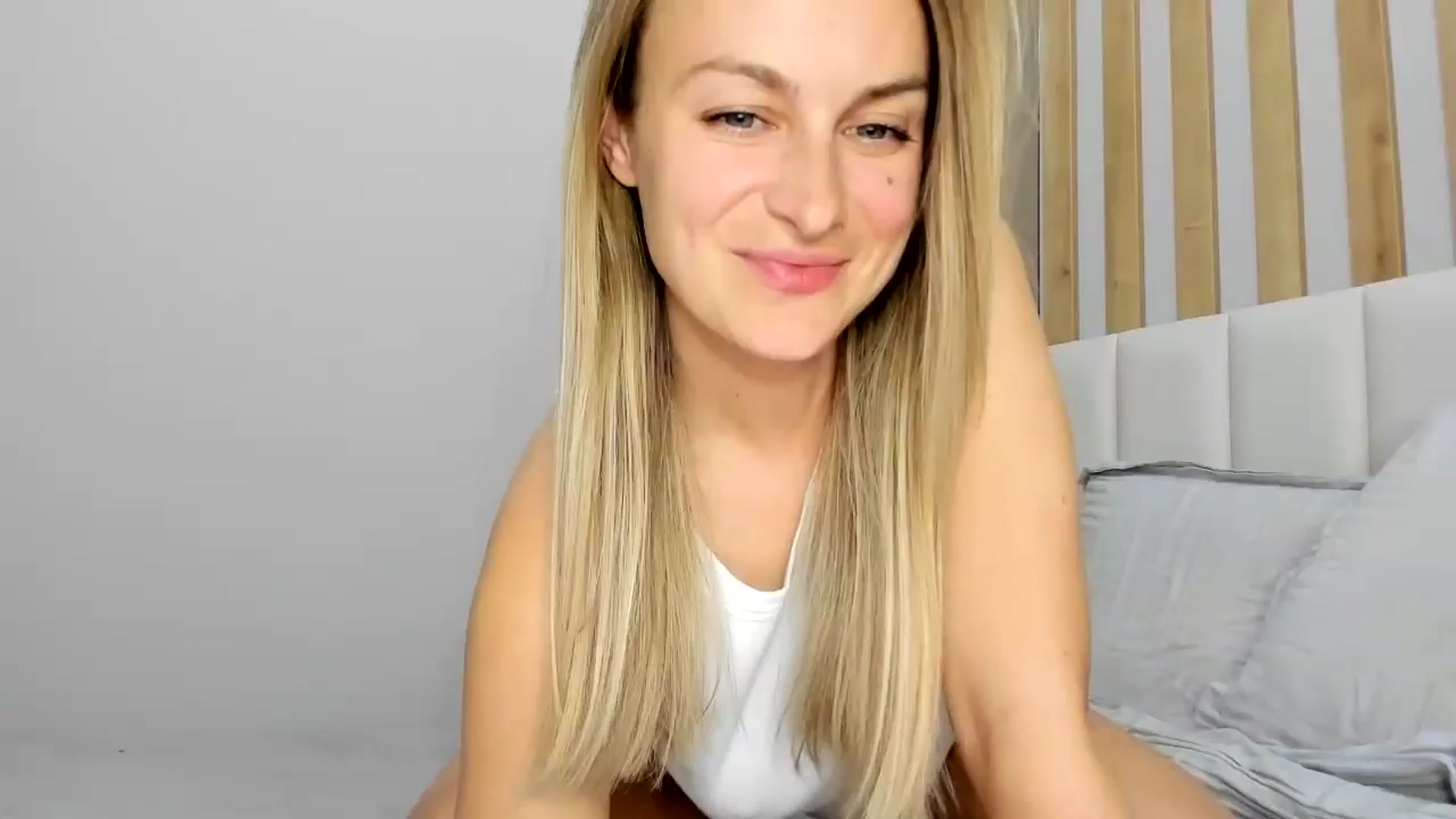 Gallery image thumbnail from regular_girl's myfreecams stream on, 05/03/2025, 19:26 image 4 of 20