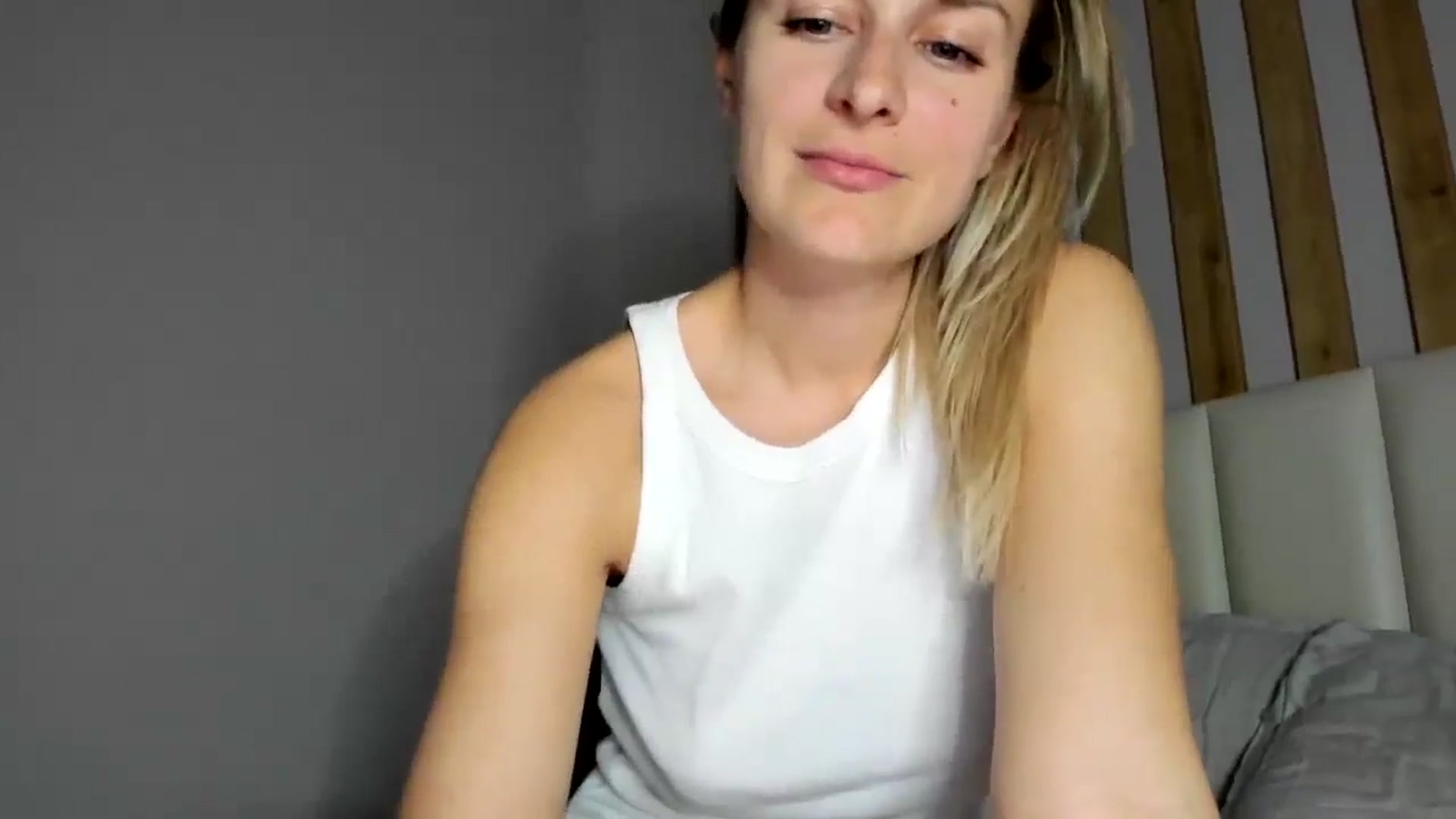 Gallery image thumbnail from regular_girl's myfreecams stream on, 05/03/2025, 19:26 image 19 of 20