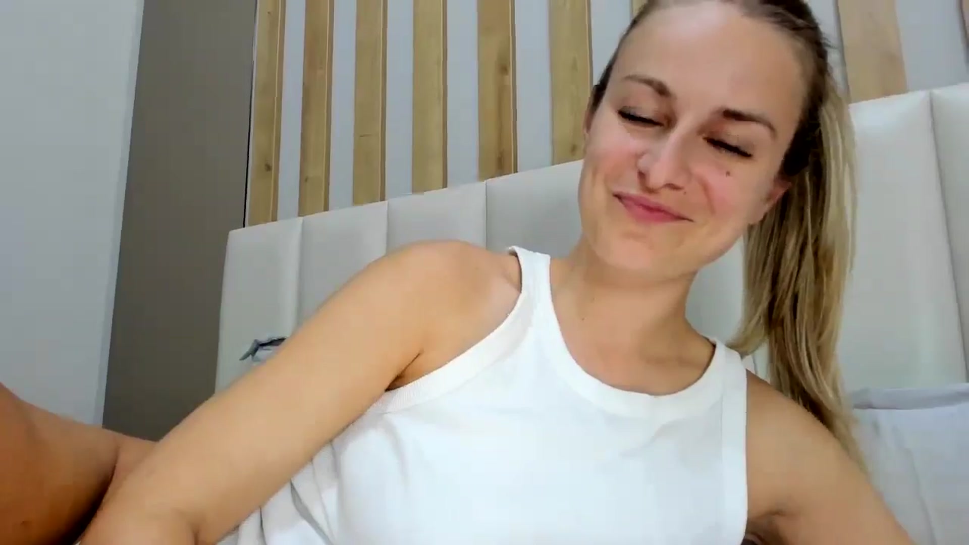 Gallery image thumbnail from regular_girl's myfreecams stream on, 05/03/2025, 19:26 image 16 of 20