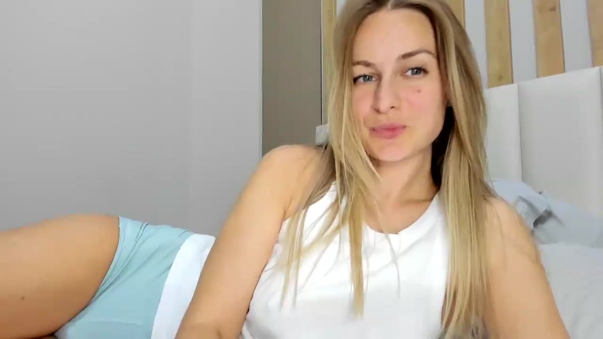 Gallery image thumbnail from regular_girl's myfreecams stream on, 05/03/2025, 19:26 image 2 of 20