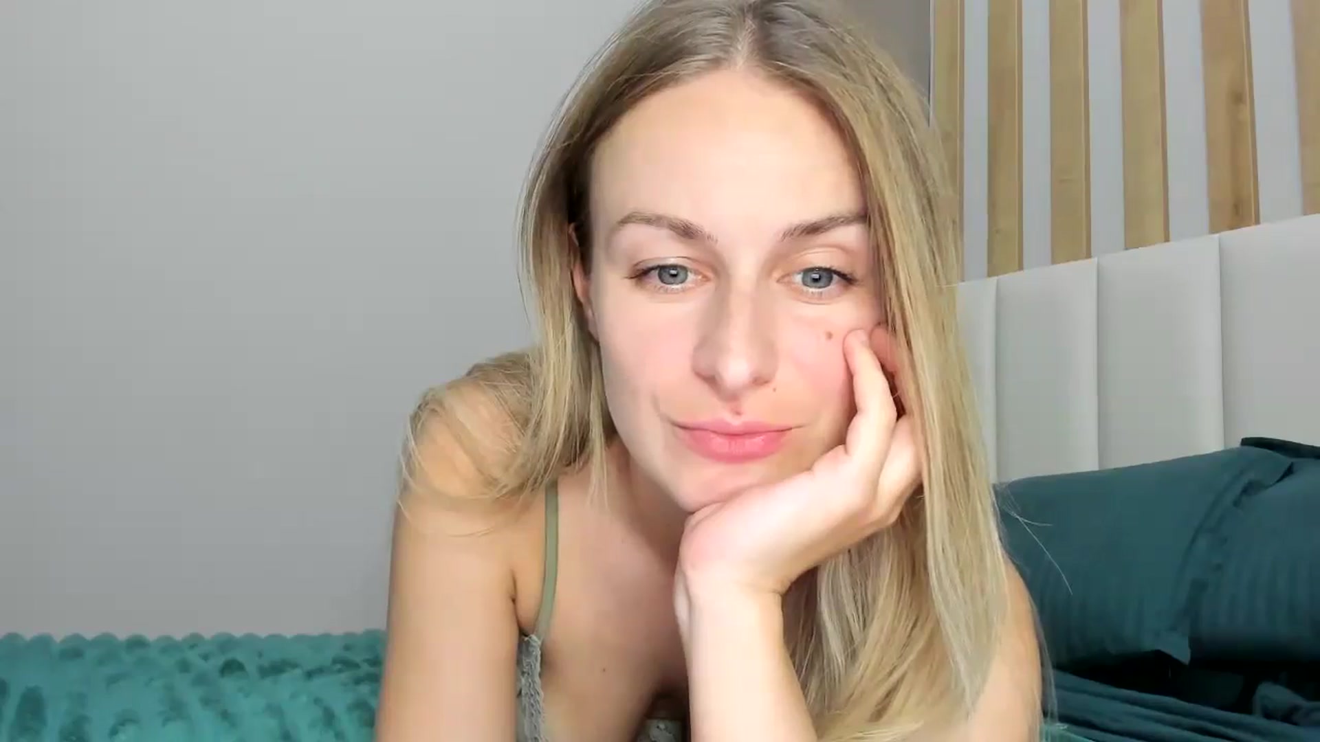Gallery image thumbnail from regular_girl's myfreecams stream on, 06/21/2025, 17:04 image 2 of 20