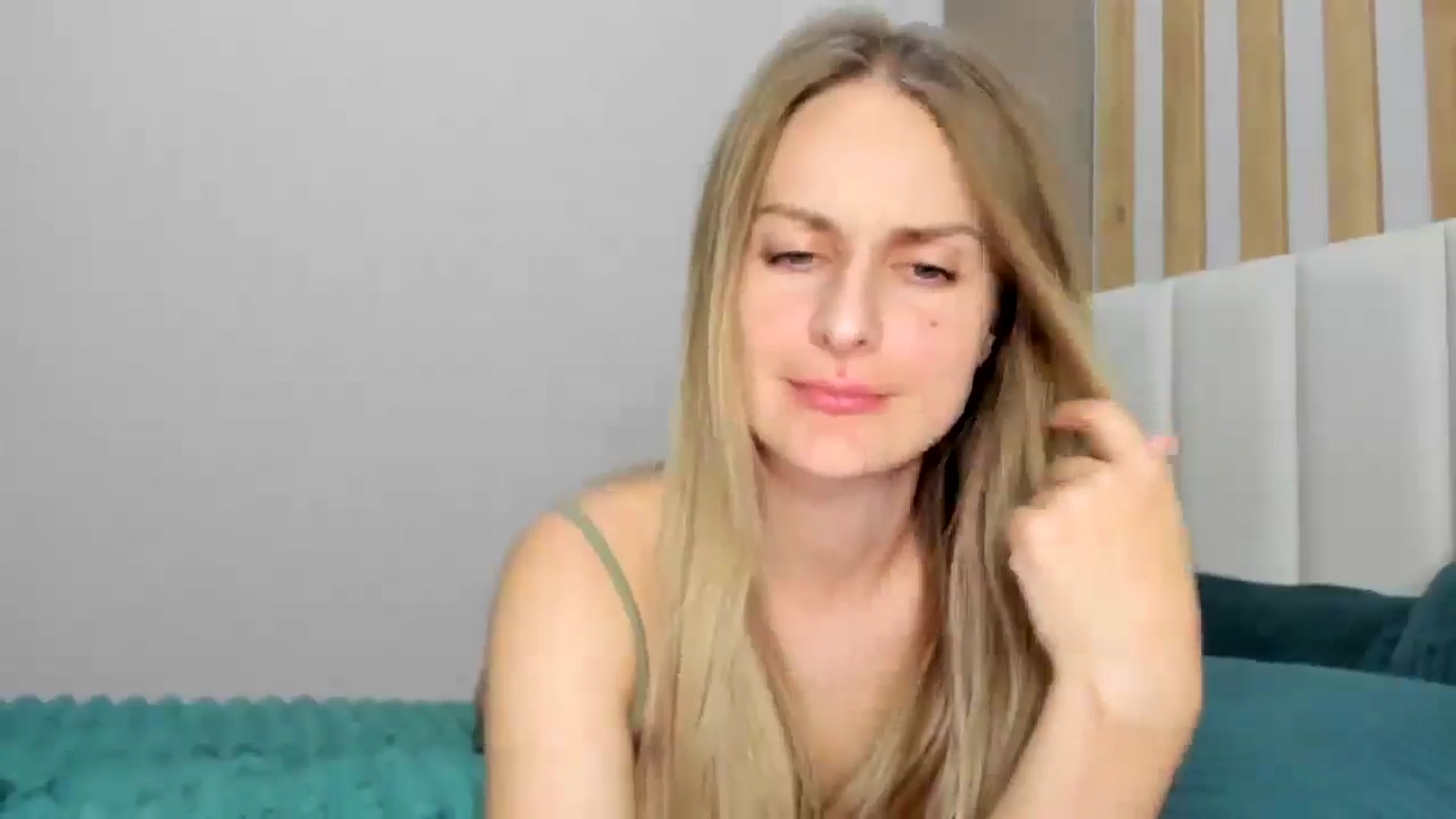 Gallery image thumbnail from regular_girl's myfreecams stream on, 06/21/2025, 17:04 image 8 of 20