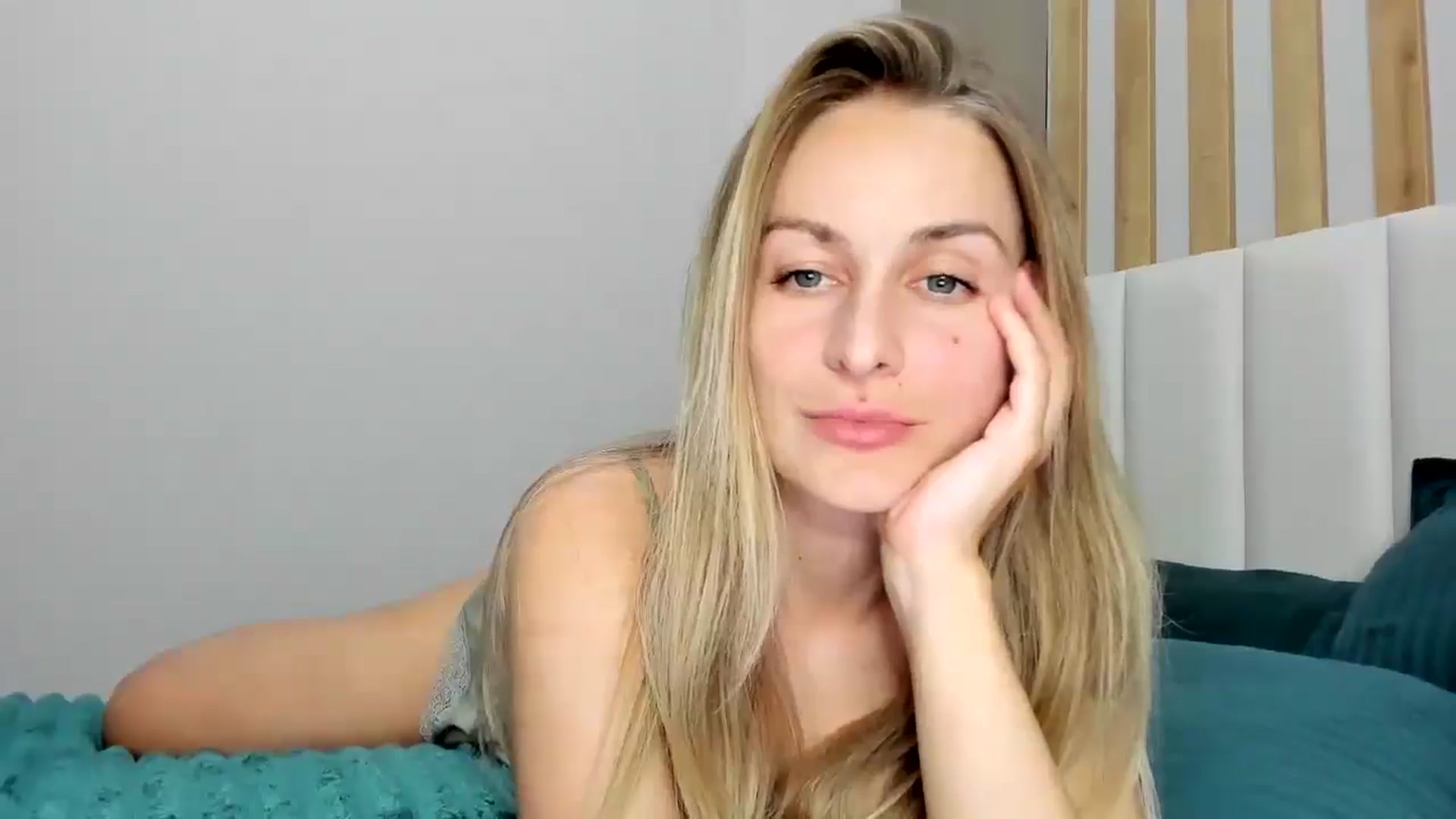 Gallery image thumbnail from regular_girl's myfreecams stream on, 06/21/2025, 17:04 image 7 of 20