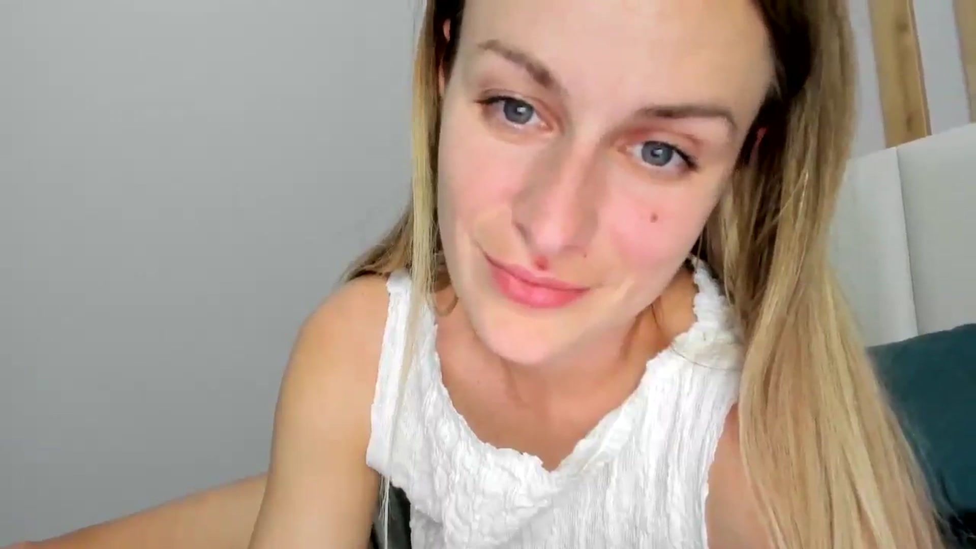 Gallery image thumbnail from regular_girl's myfreecams stream on, 06/21/2025, 17:49 image 10 of 20