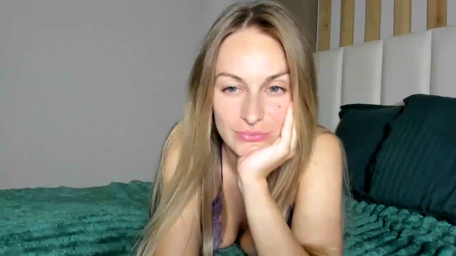 Gallery image thumbnail from regular_girl's myfreecams stream on, 07/06/2025, 20:44 image 7 of 20