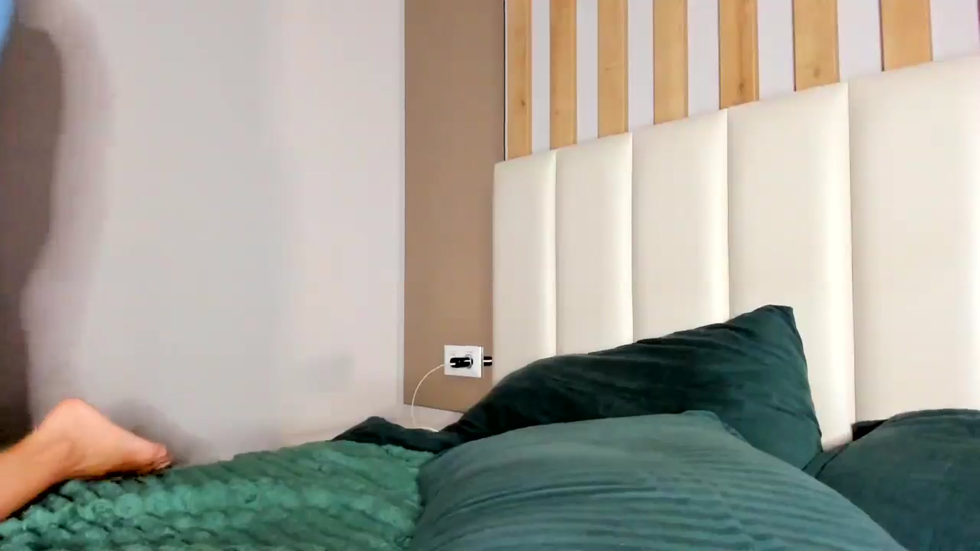 Gallery image thumbnail from regular_girl's myfreecams stream on, 07/25/2025, 19:25 image 15 of 20