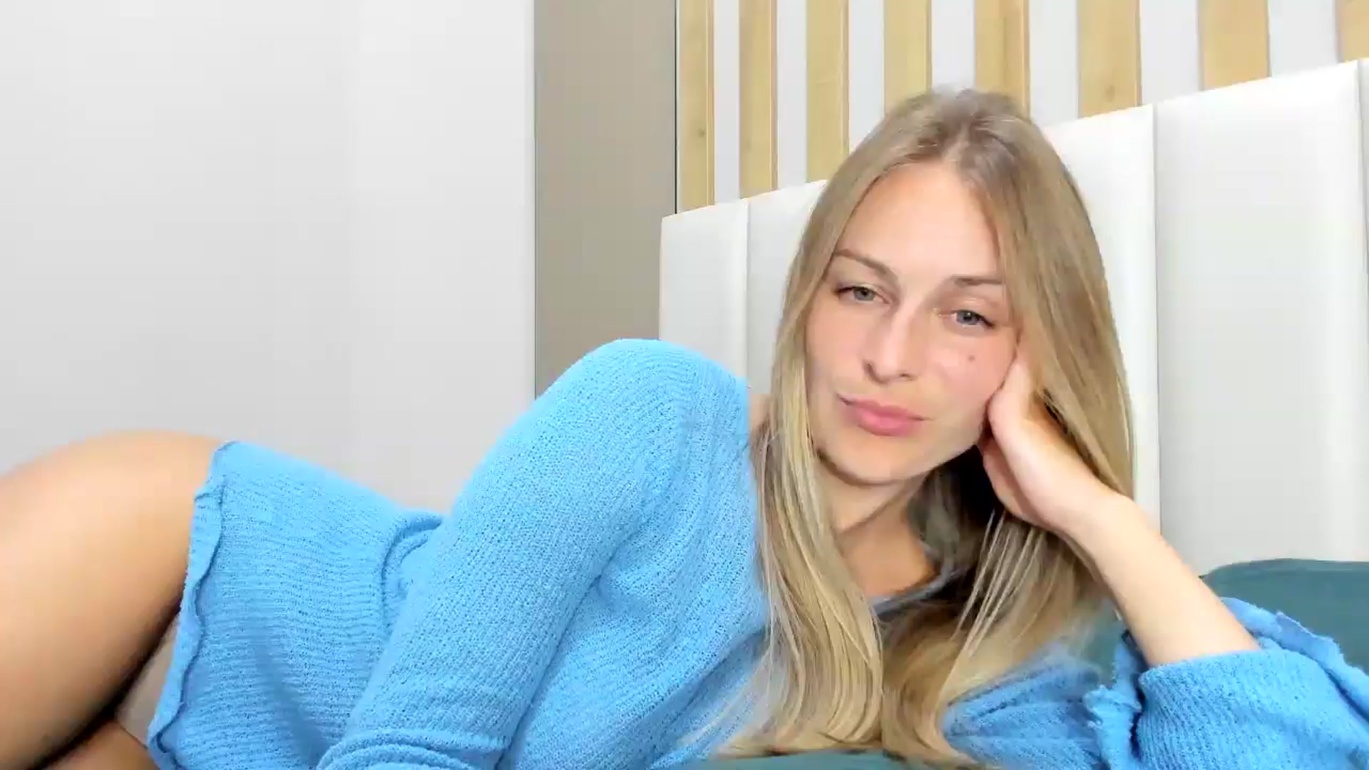 Gallery image thumbnail from regular_girl's myfreecams stream on, 07/25/2025, 19:25 image 13 of 20