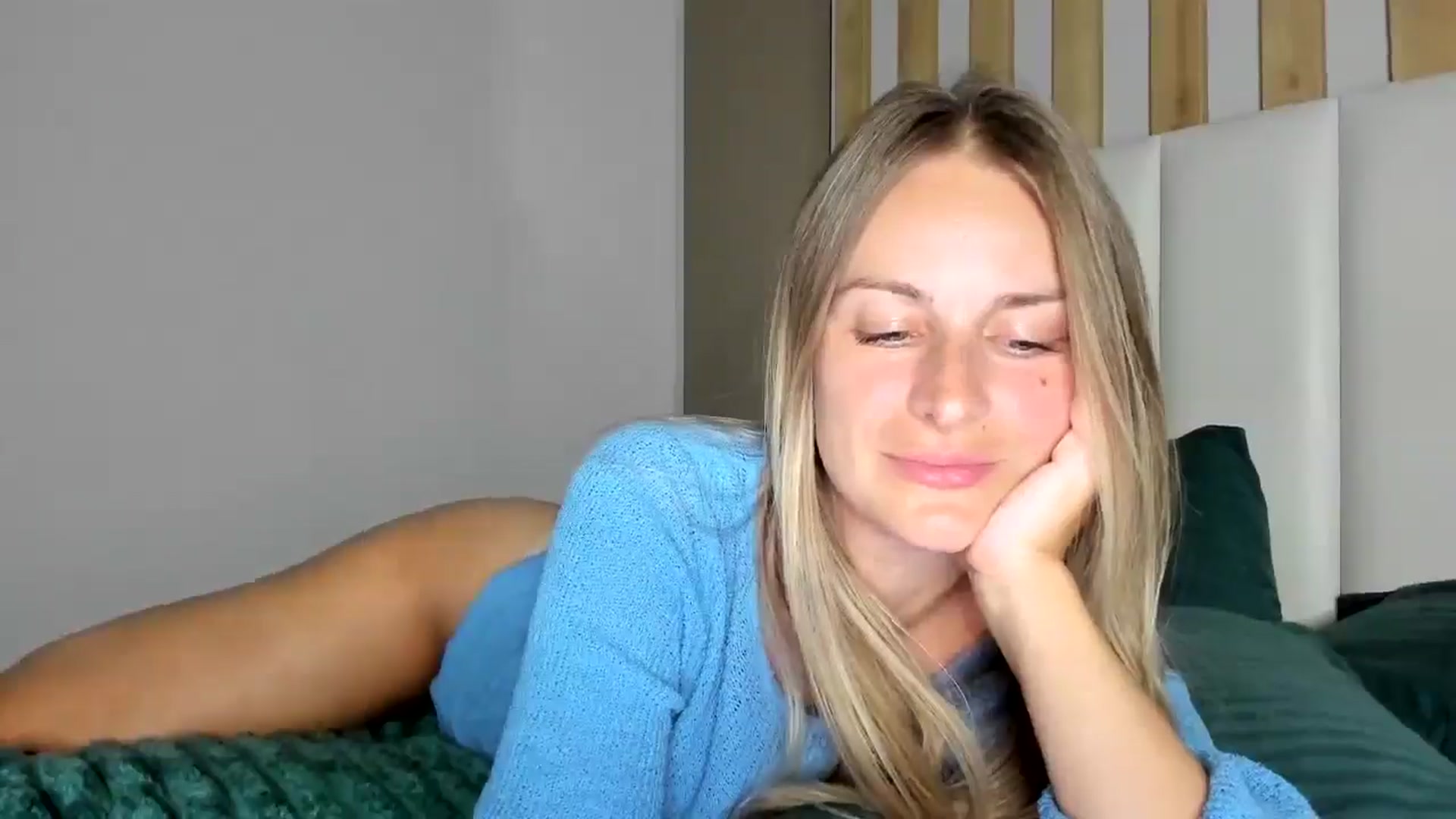 Gallery image thumbnail from regular_girl's myfreecams stream on, 07/25/2025, 19:51 image 18 of 20