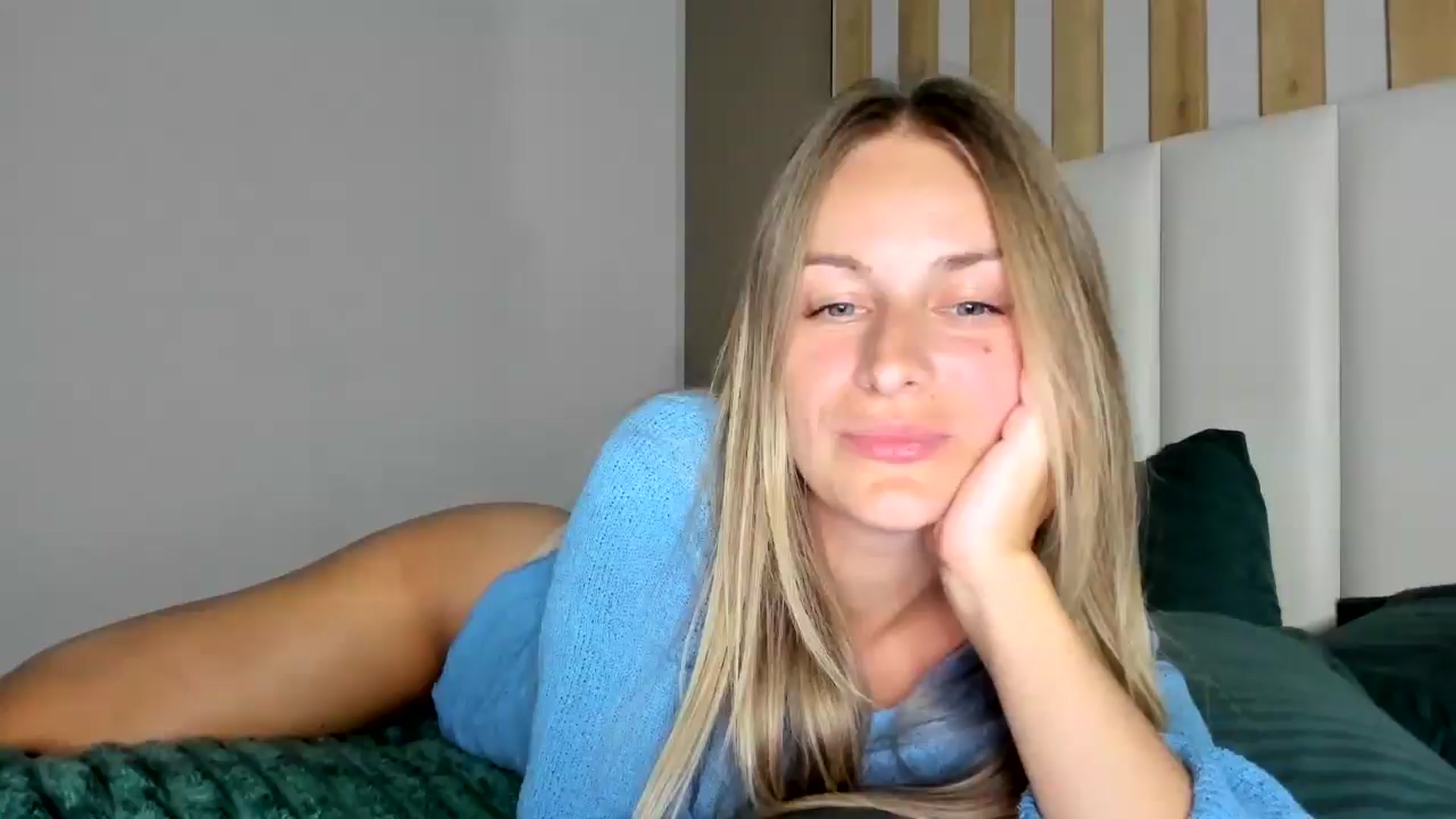 Gallery image thumbnail from regular_girl's myfreecams stream on, 07/25/2025, 19:51 image 16 of 20