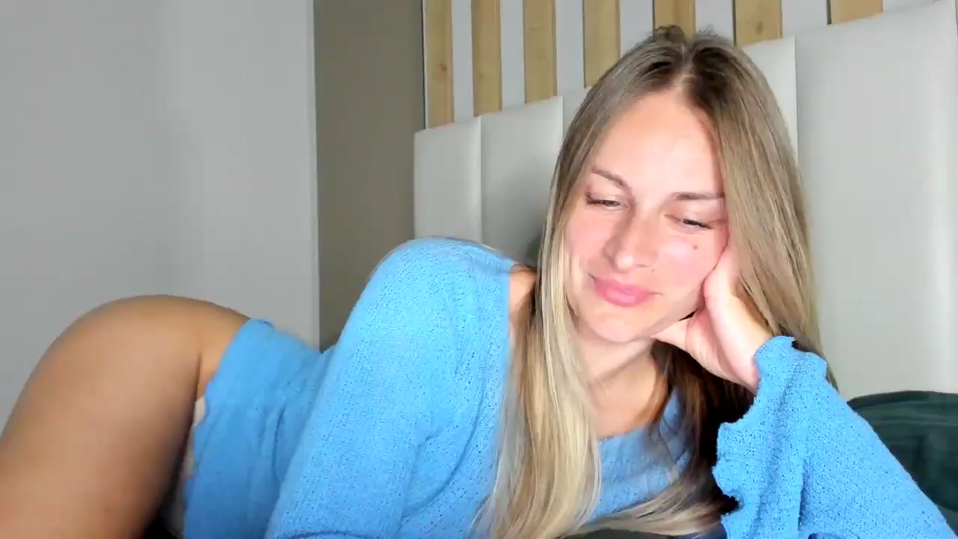 Gallery image thumbnail from regular_girl's myfreecams stream on, 07/25/2025, 19:51 image 12 of 20