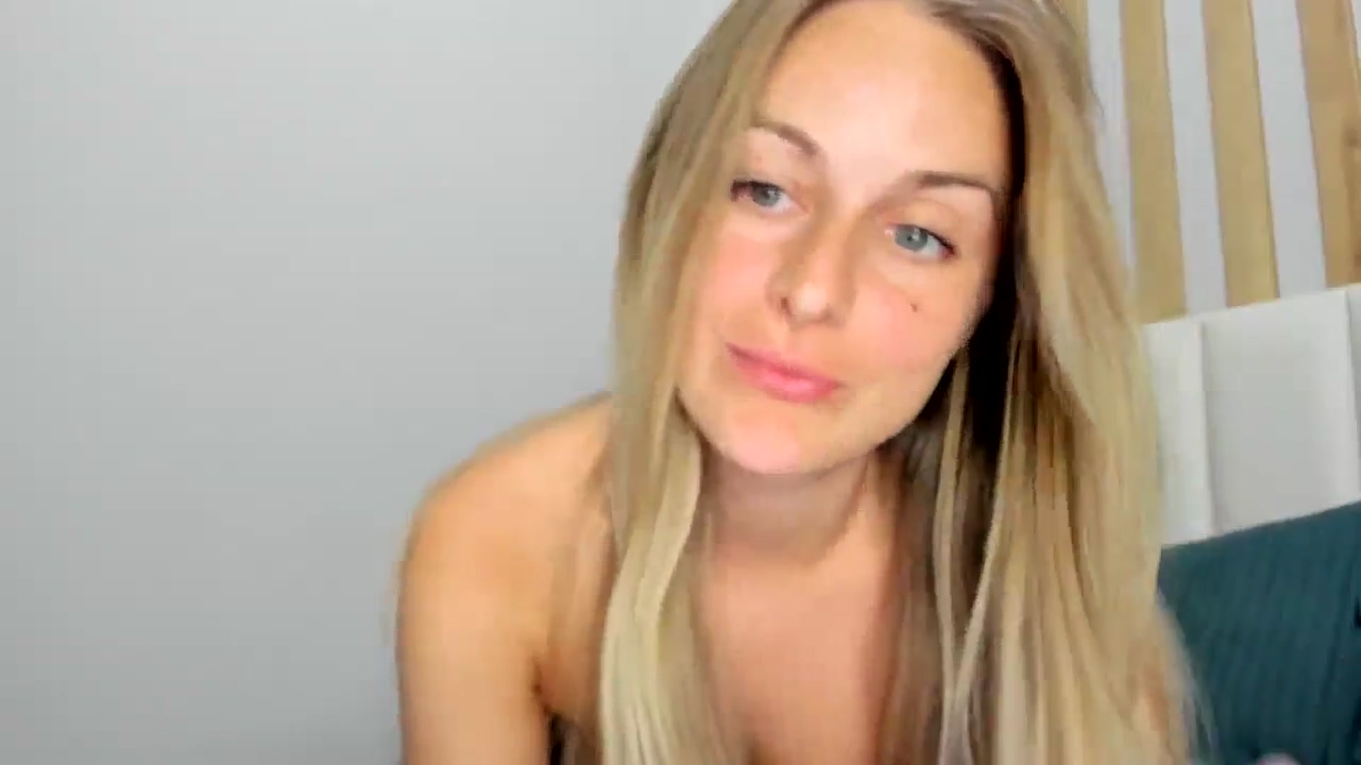Gallery image thumbnail from regular_girl's myfreecams stream on, 07/28/2025, 16:53 image 5 of 20
