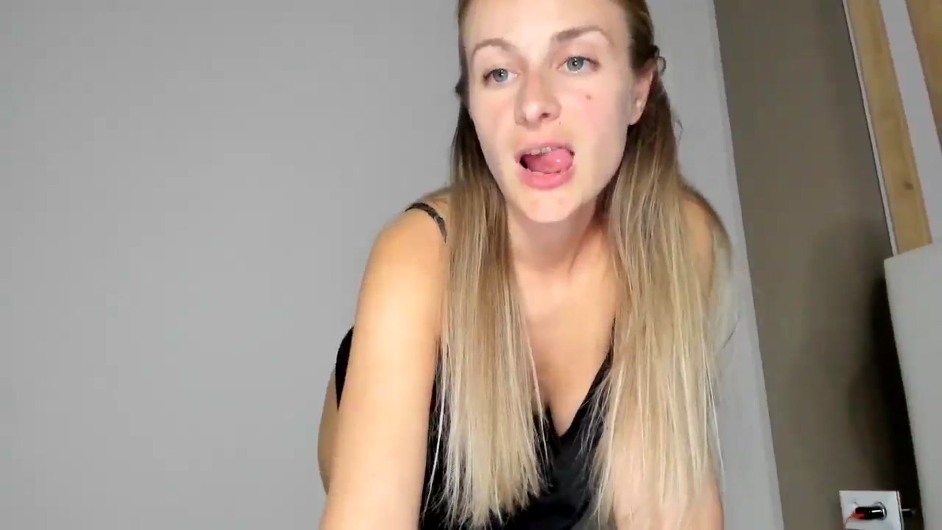 Gallery image thumbnail from regular_girl's myfreecams stream on, 08/12/2025, 20:36 image 18 of 20