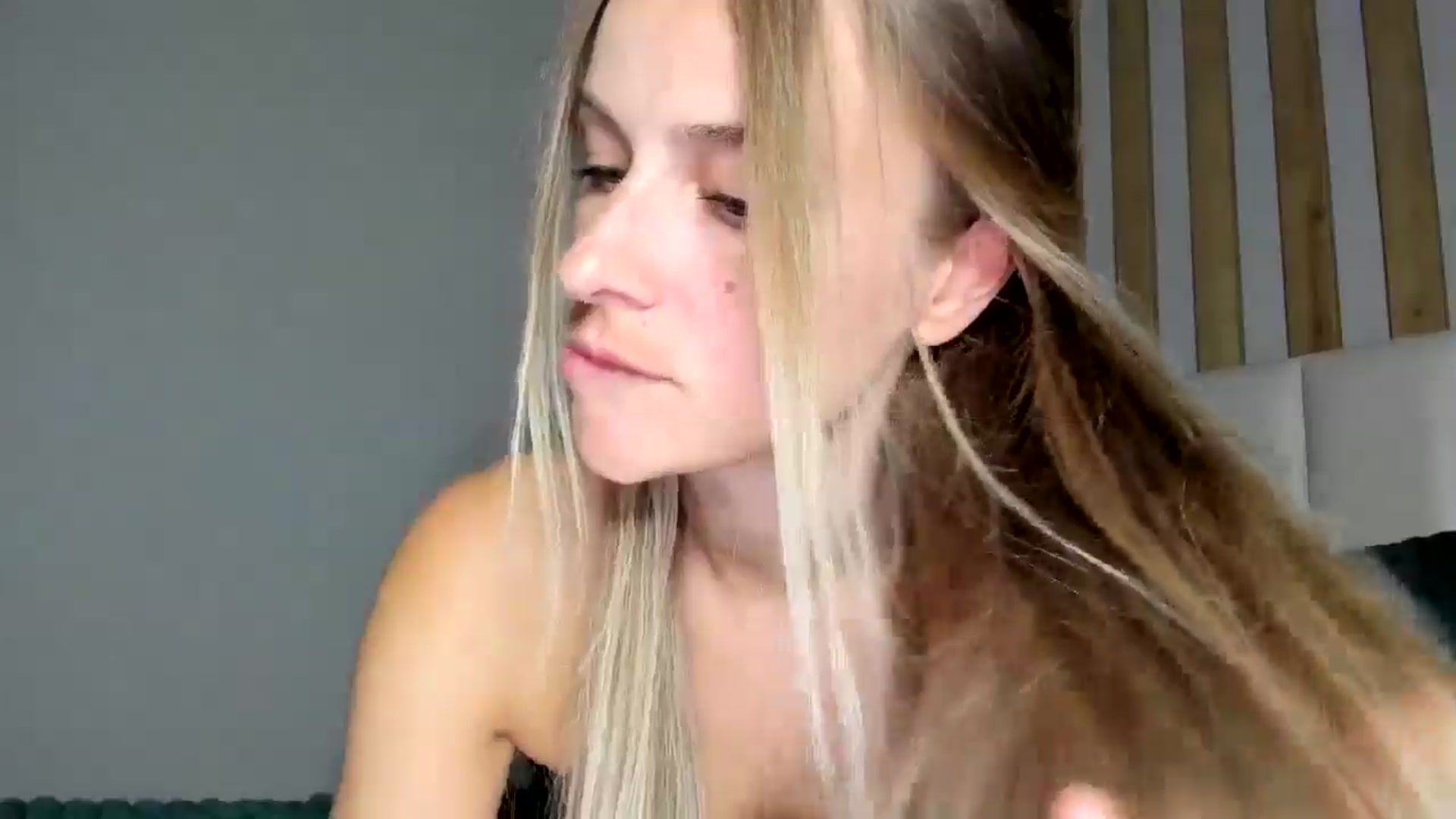 Gallery image thumbnail from regular_girl's myfreecams stream on, 08/12/2025, 20:36 image 14 of 20