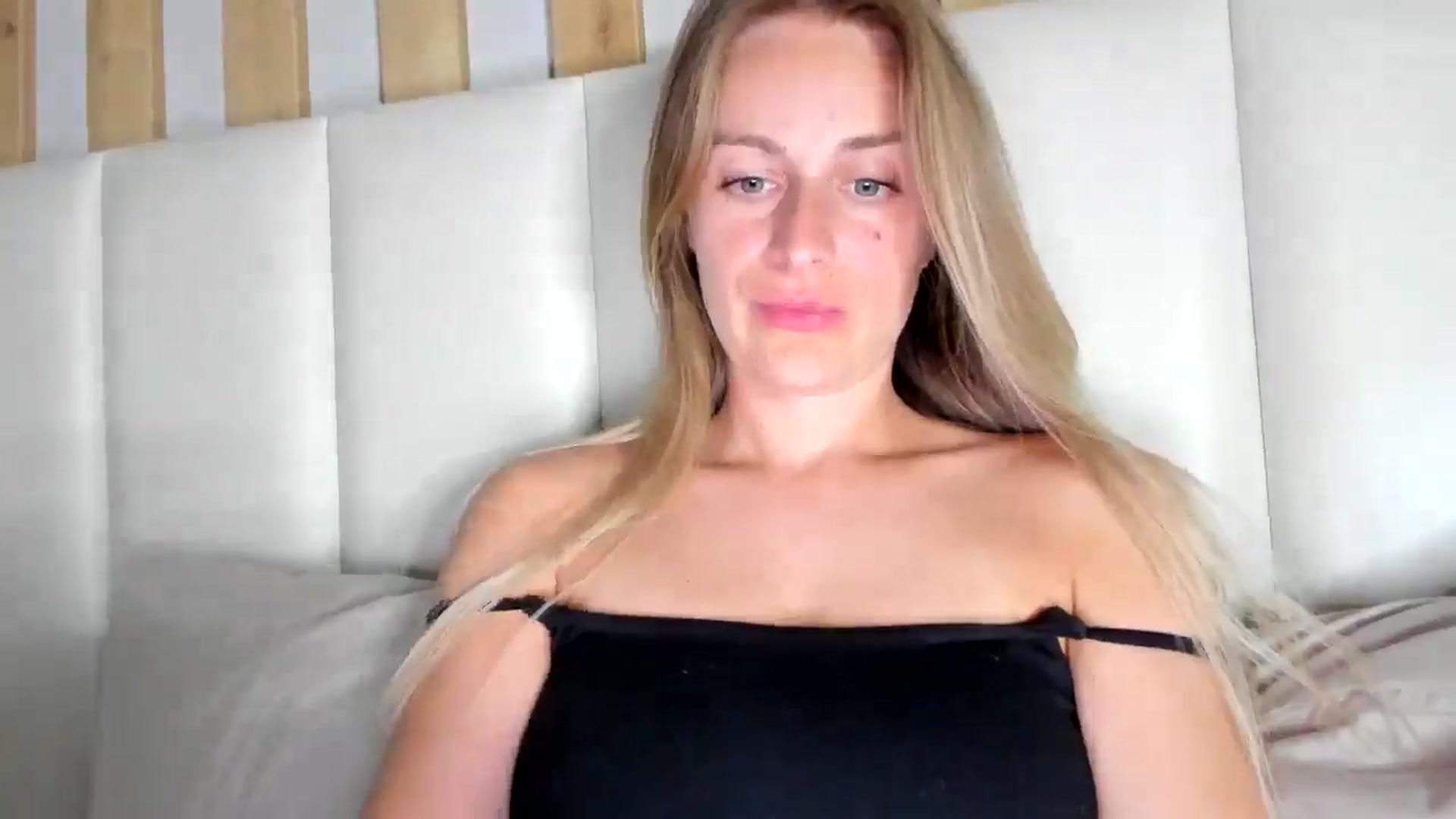 Gallery image thumbnail from regular_girl's myfreecams stream on, 08/21/2025, 21:24 image 16 of 20