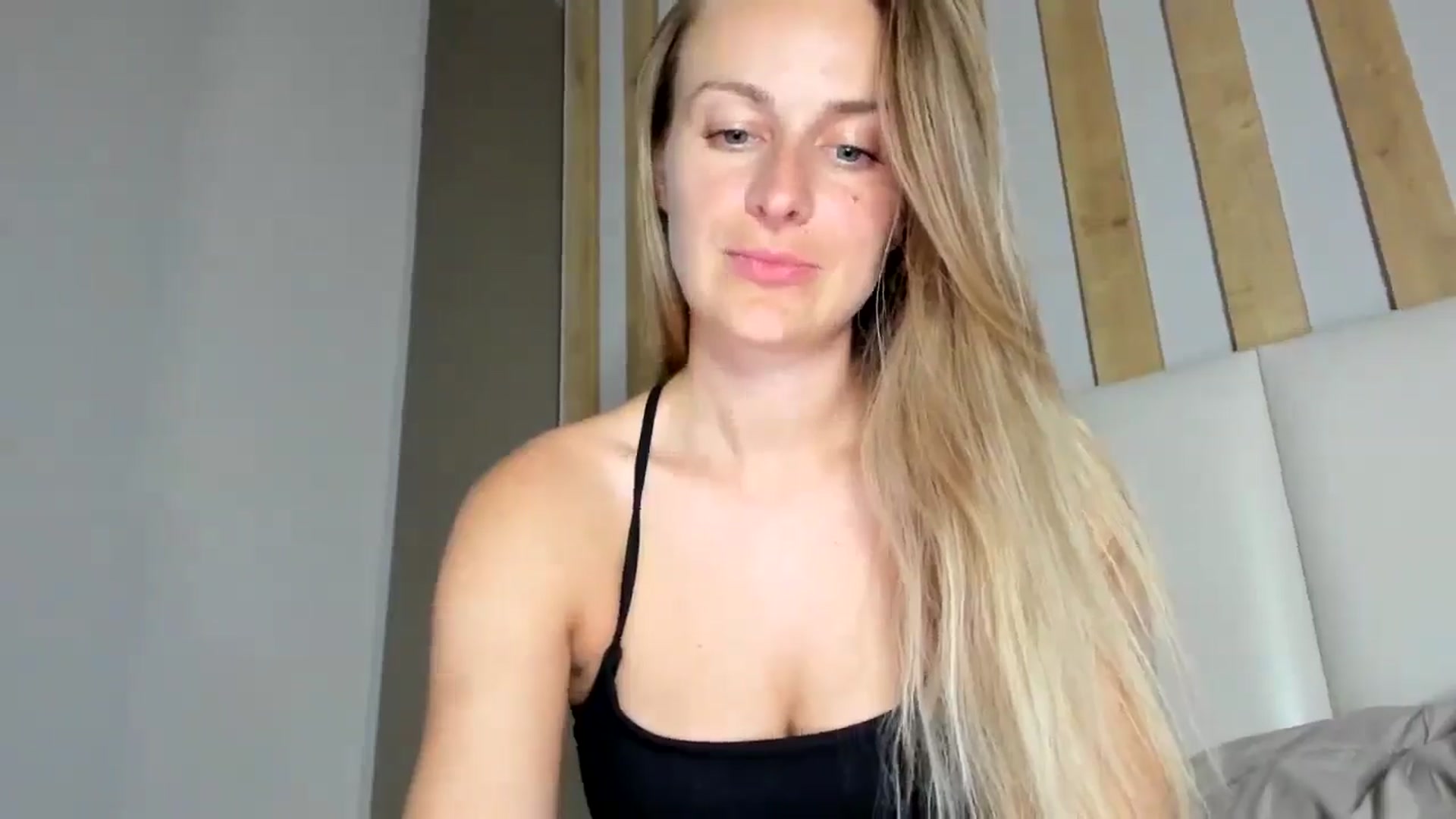 Gallery image thumbnail from regular_girl's myfreecams stream on, 08/21/2025, 21:24 image 19 of 20