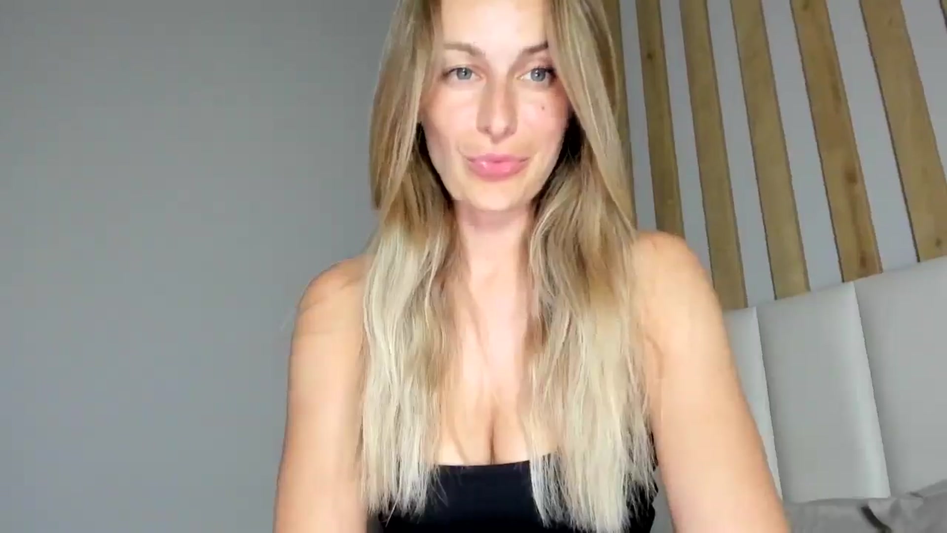 Gallery image thumbnail from regular_girl's myfreecams stream on, 08/21/2025, 21:24 image 4 of 20