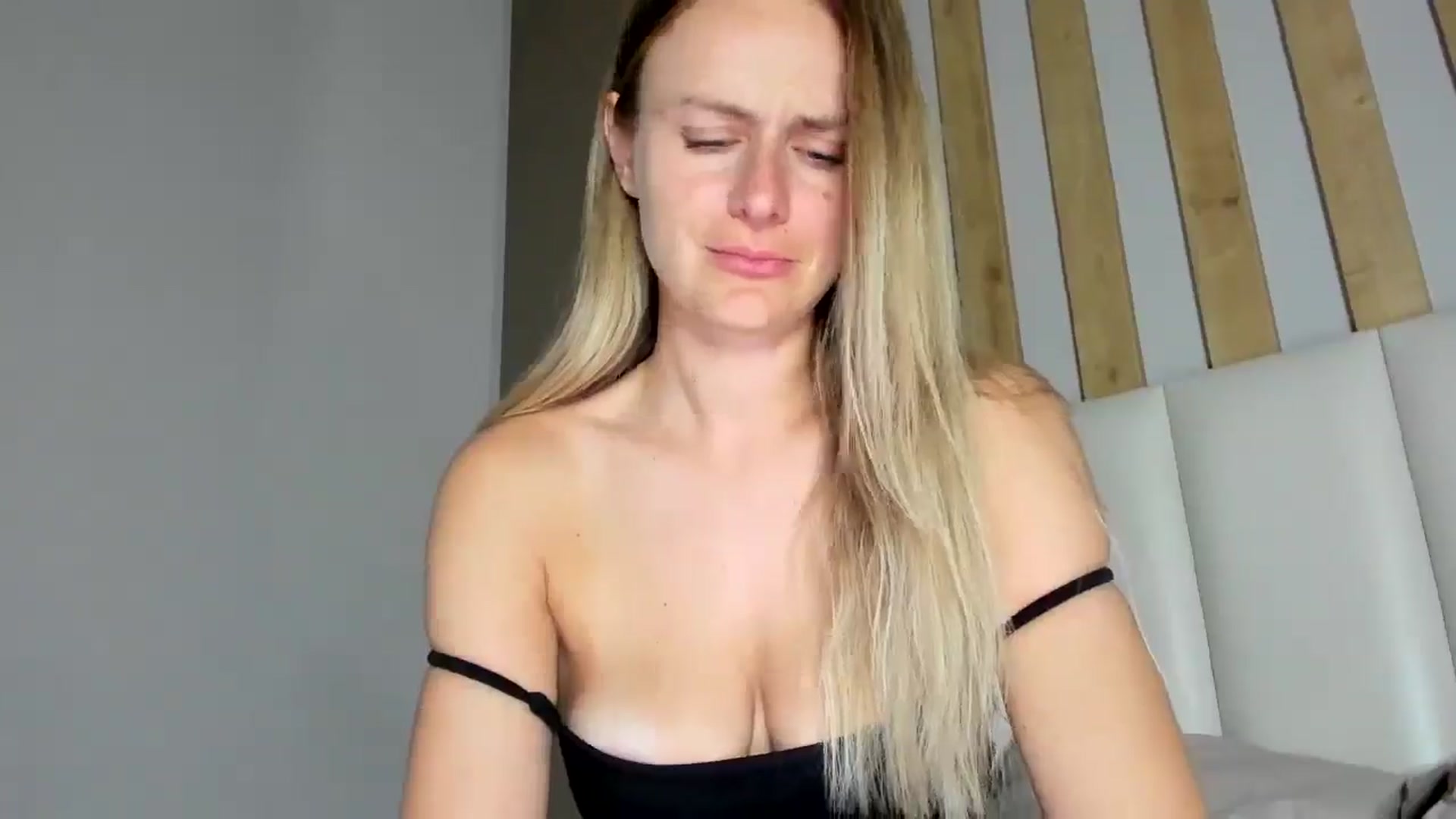 Gallery image thumbnail from regular_girl's myfreecams stream on, 08/21/2025, 21:24 image 10 of 20